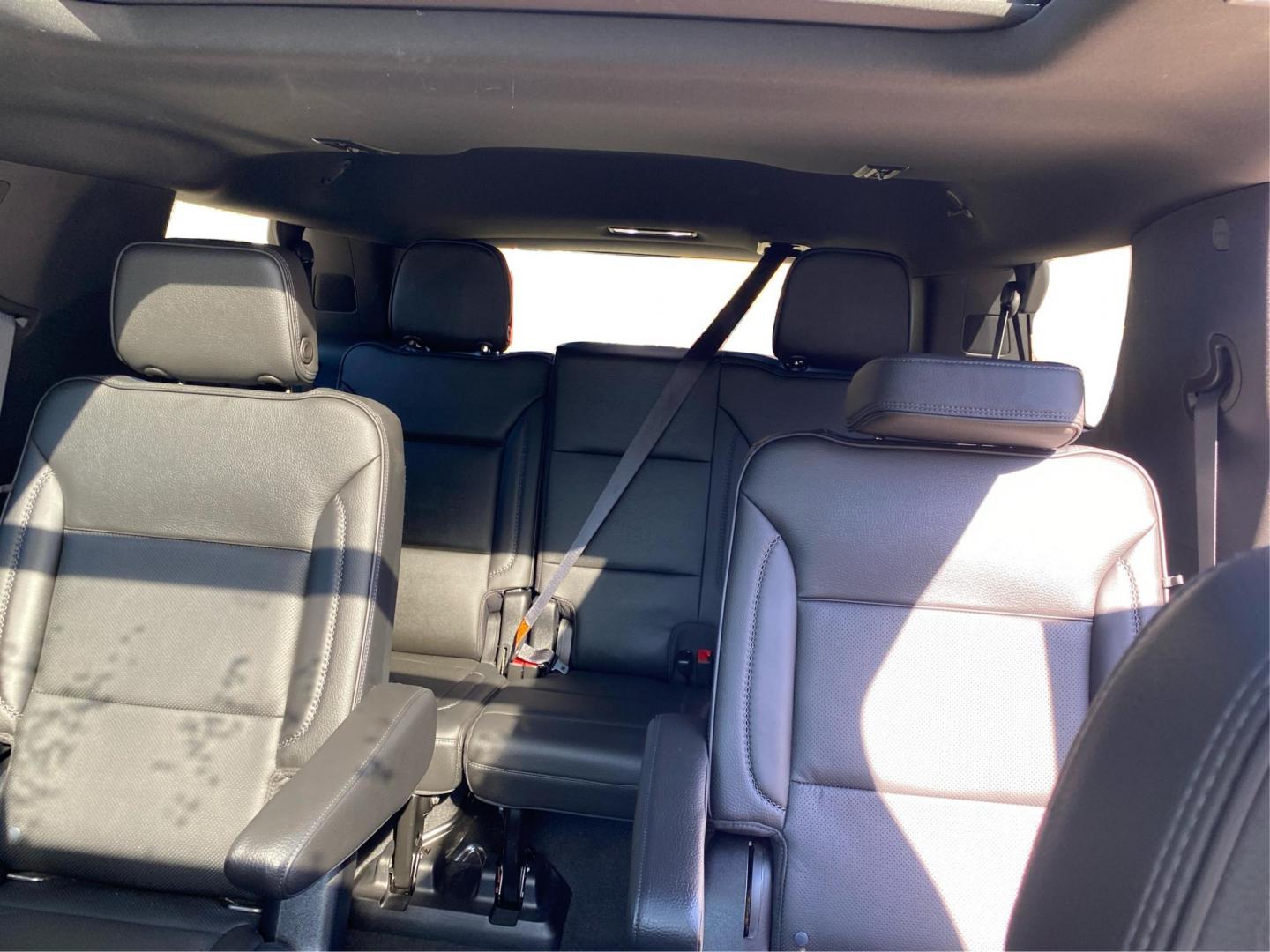 2021 WHITE GMC YUKON DENALI (1GKS2DKL4MR) with an 6.2L engine, Automatic transmission, located at 908 SE 14th Street, Des Moines, IA, 50317, (515) 281-0330, 41.580303, -93.597046 - Photo#14