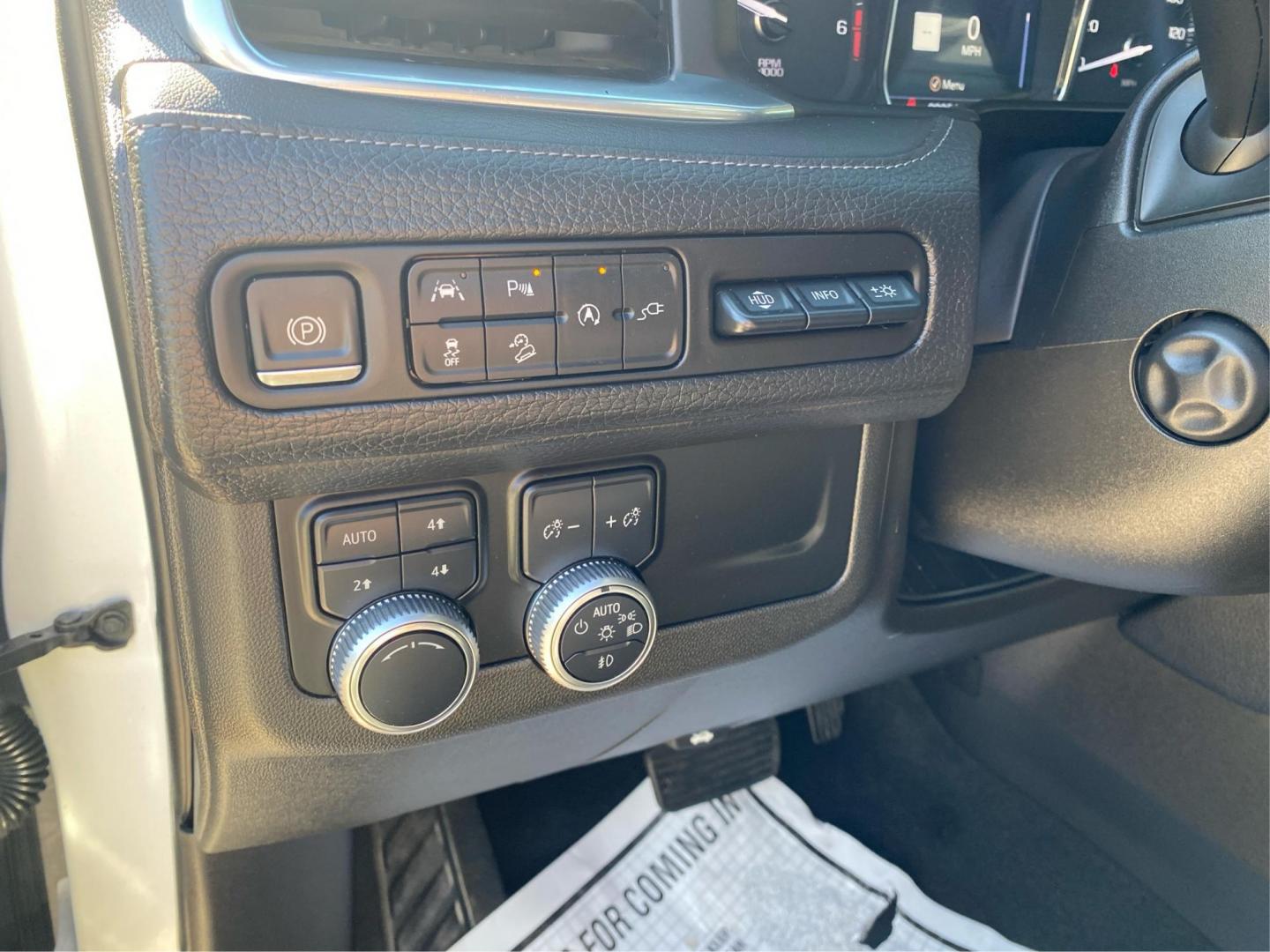 2021 WHITE GMC YUKON DENALI (1GKS2DKL4MR) with an 6.2L engine, Automatic transmission, located at 908 SE 14th Street, Des Moines, IA, 50317, (515) 281-0330, 41.580303, -93.597046 - Photo#17