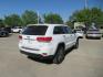 2018 WHITE JEEP GRAND CHEROKEE LIMITED (1C4RJFBG5JC) with an 3.6L engine, Automatic transmission, located at 908 SE 14th Street, Des Moines, IA, 50317, (515) 281-0330, 41.580303, -93.597046 - Photo#4