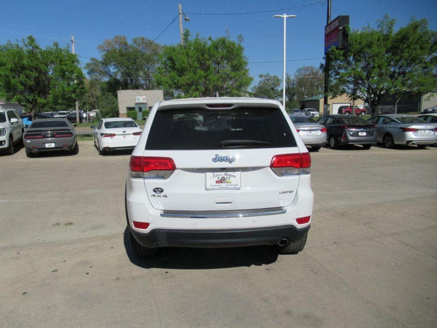 2018 WHITE JEEP GRAND CHEROKEE LIMITED (1C4RJFBG5JC) with an 3.6L engine, Automatic transmission, located at 908 SE 14th Street, Des Moines, IA, 50317, (515) 281-0330, 41.580303, -93.597046 - Photo#5