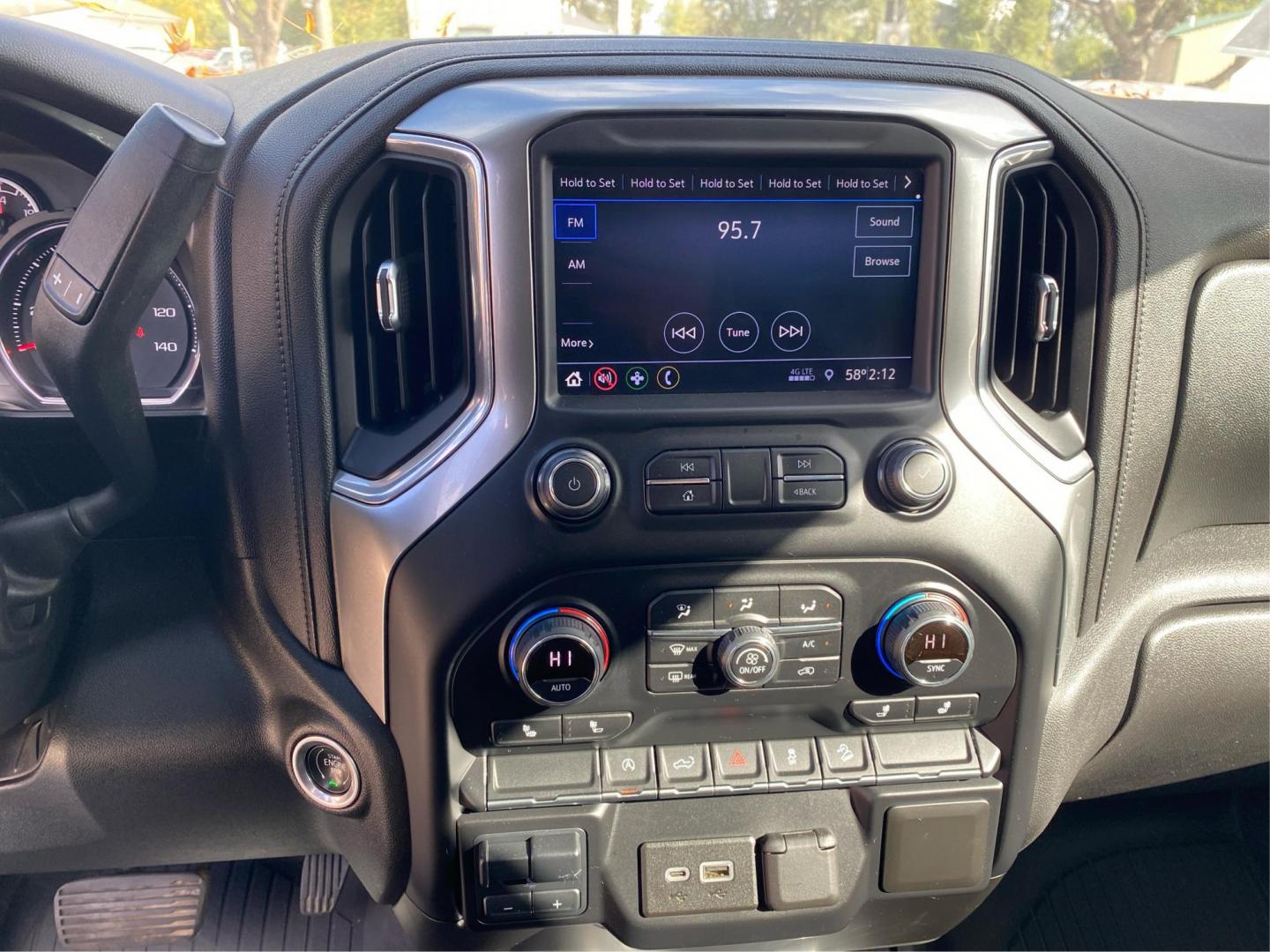 2020 SILVER CHEVROLET SILVERADO 1500 LT (3GCUYDED0LG) with an 5.3L engine, Automatic transmission, located at 908 SE 14th Street, Des Moines, IA, 50317, (515) 281-0330, 41.580303, -93.597046 - Photo#11