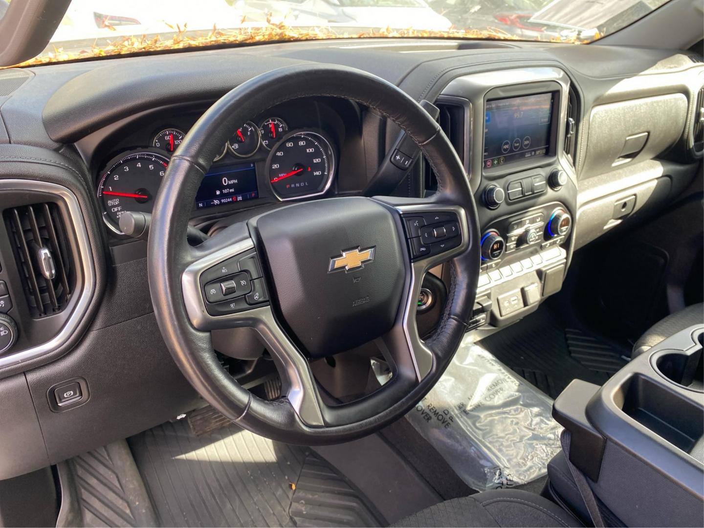 2020 SILVER CHEVROLET SILVERADO 1500 LT (3GCUYDED0LG) with an 5.3L engine, Automatic transmission, located at 908 SE 14th Street, Des Moines, IA, 50317, (515) 281-0330, 41.580303, -93.597046 - Photo#14