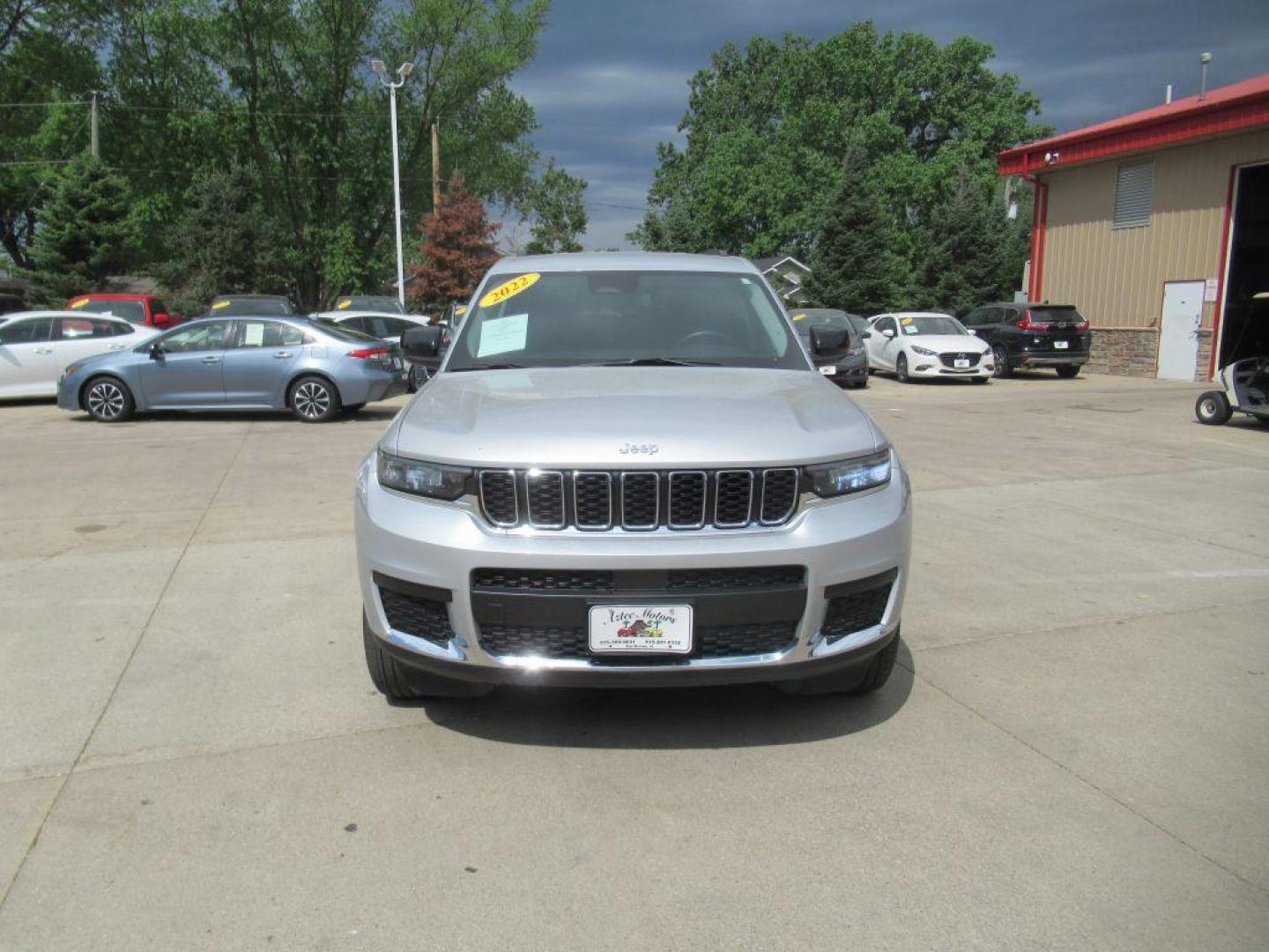 2022 SILVER JEEP GRAND CHEROKEE L LAREDO (1C4RJKAG7N8) with an 3.6L engine, Automatic transmission, located at 908 SE 14th Street, Des Moines, IA, 50317, (515) 281-0330, 41.580303, -93.597046 - Photo#1