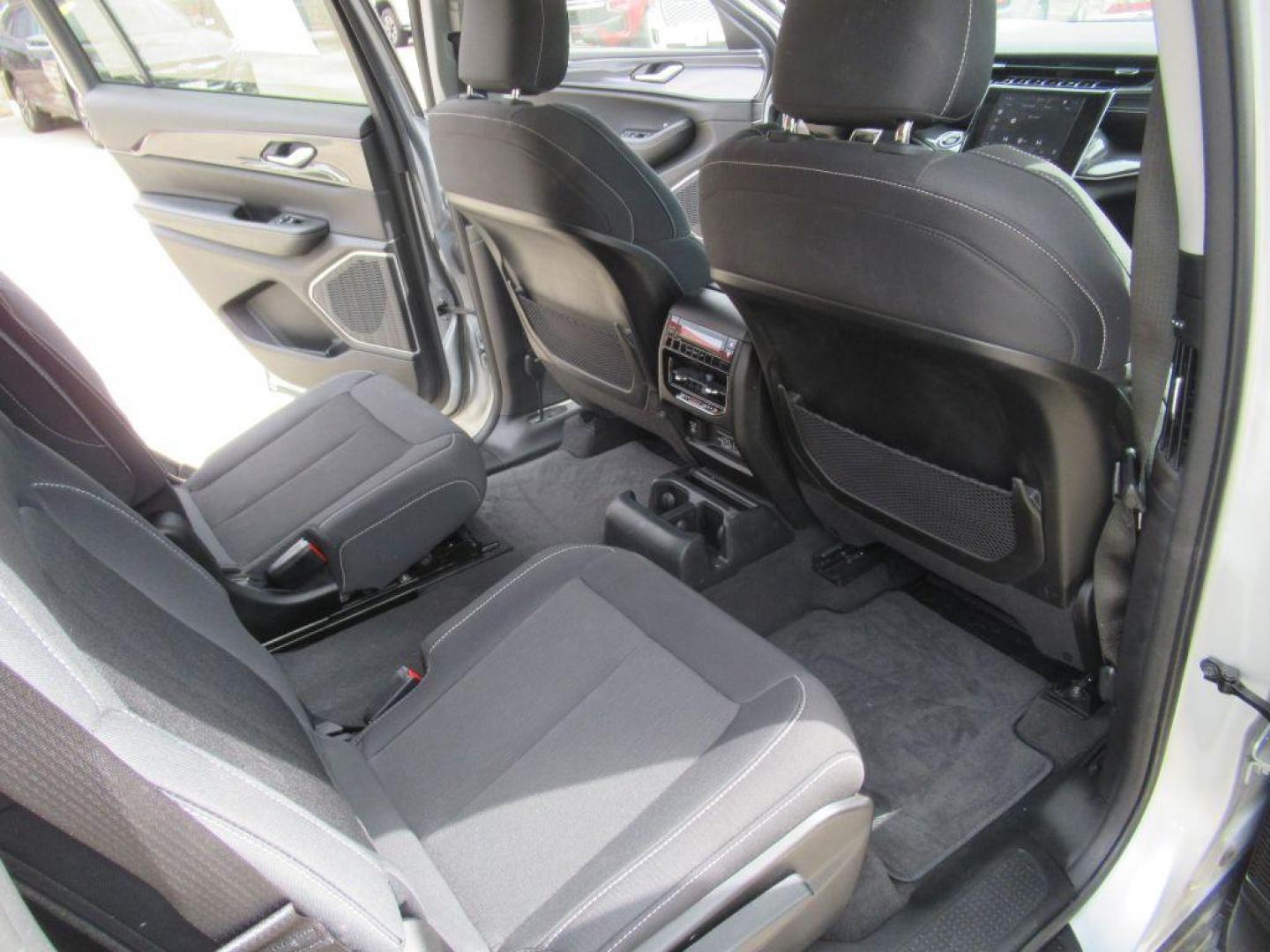 2022 SILVER JEEP GRAND CHEROKEE L LAREDO (1C4RJKAG7N8) with an 3.6L engine, Automatic transmission, located at 908 SE 14th Street, Des Moines, IA, 50317, (515) 281-0330, 41.580303, -93.597046 - Photo#14