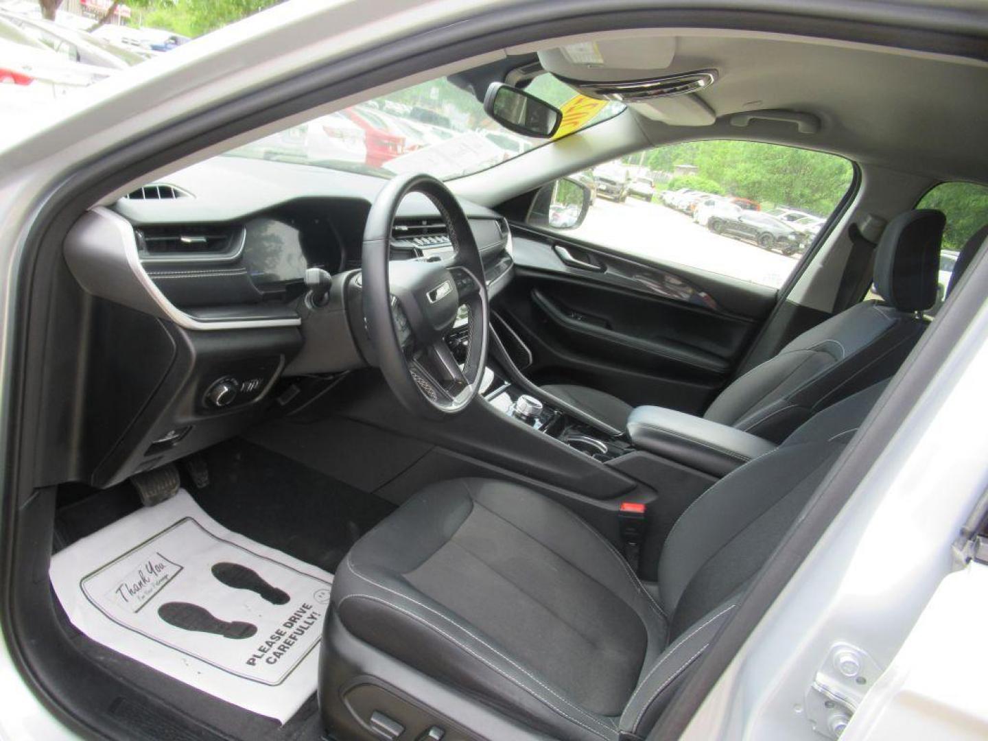 2022 SILVER JEEP GRAND CHEROKEE L LAREDO (1C4RJKAG7N8) with an 3.6L engine, Automatic transmission, located at 908 SE 14th Street, Des Moines, IA, 50317, (515) 281-0330, 41.580303, -93.597046 - Photo#25