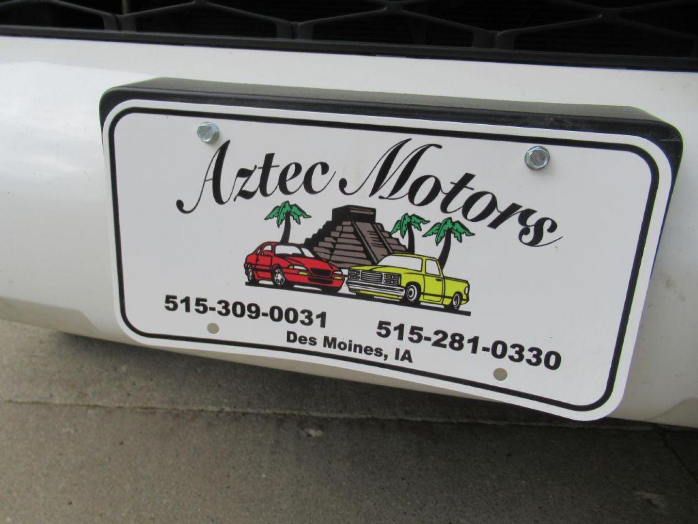 2015 WHITE TOYOTA 4RUNNER SR5 (JTEZU5JR5F5) with an 4.0L engine, Automatic transmission, located at 908 SE 14th Street, Des Moines, IA, 50317, (515) 281-0330, 41.580303, -93.597046 - Photo#8
