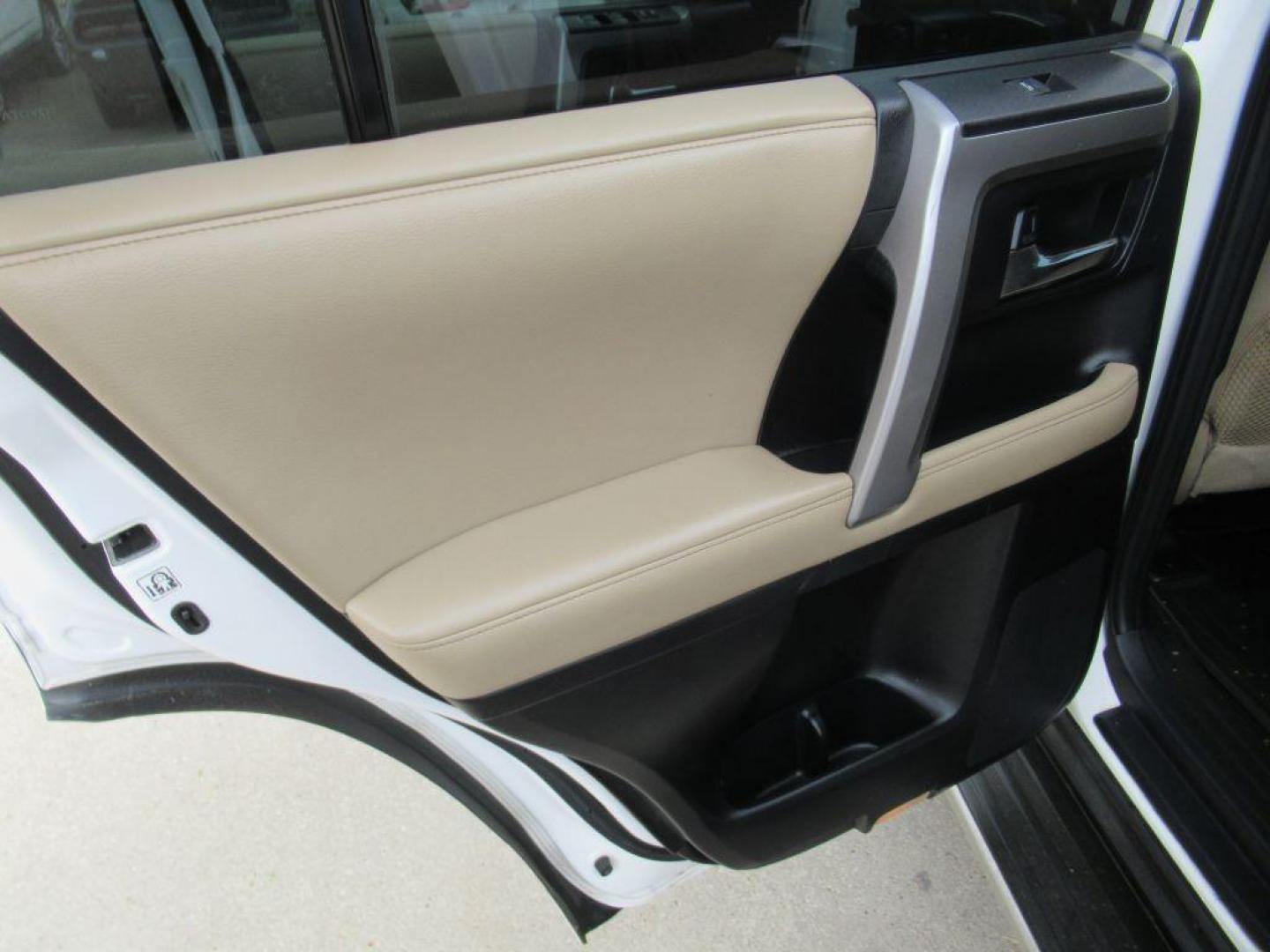 2015 WHITE TOYOTA 4RUNNER SR5 (JTEZU5JR5F5) with an 4.0L engine, Automatic transmission, located at 908 SE 14th Street, Des Moines, IA, 50317, (515) 281-0330, 41.580303, -93.597046 - Photo#10