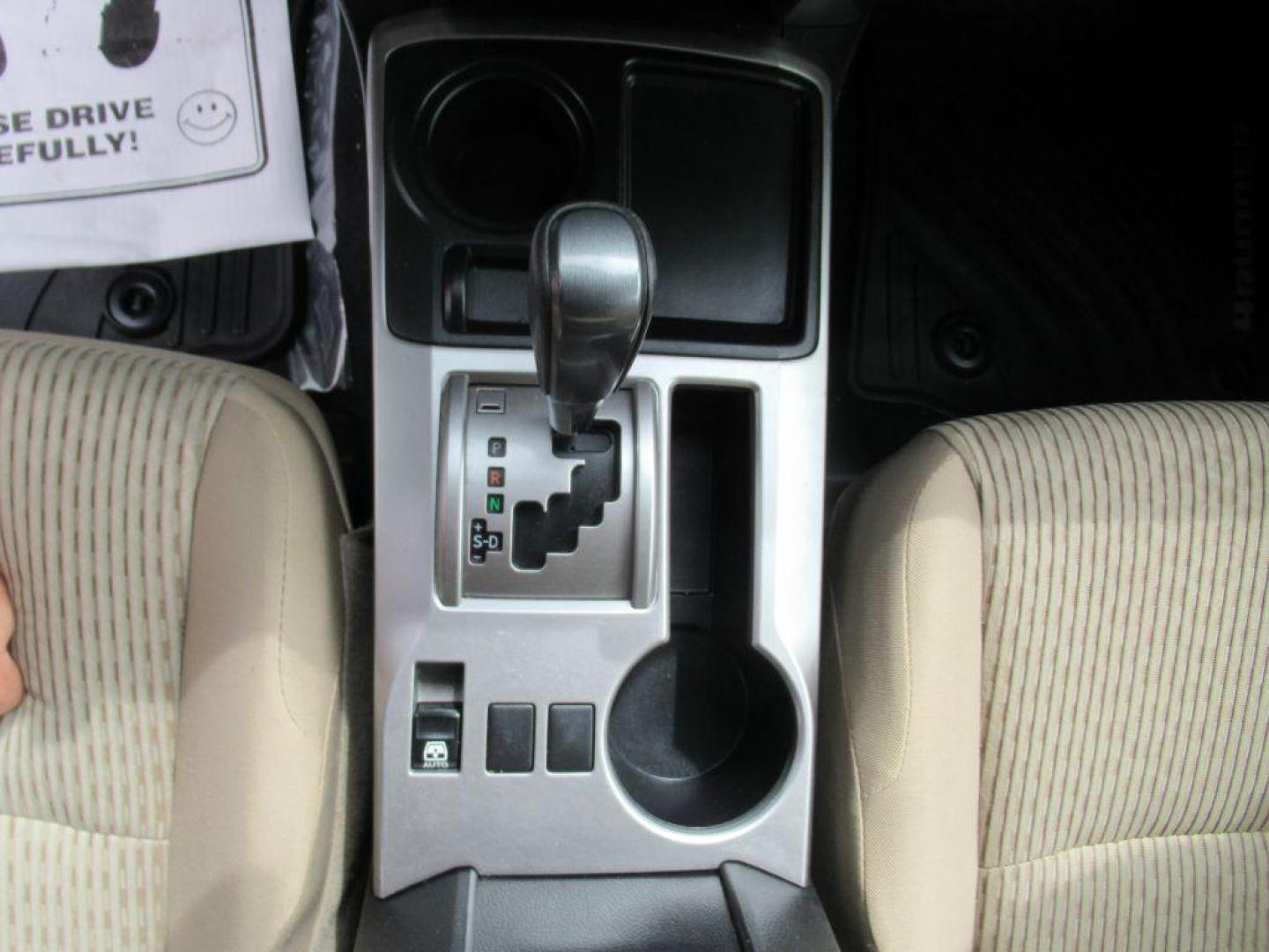 2015 WHITE TOYOTA 4RUNNER SR5 (JTEZU5JR5F5) with an 4.0L engine, Automatic transmission, located at 908 SE 14th Street, Des Moines, IA, 50317, (515) 281-0330, 41.580303, -93.597046 - Photo#20