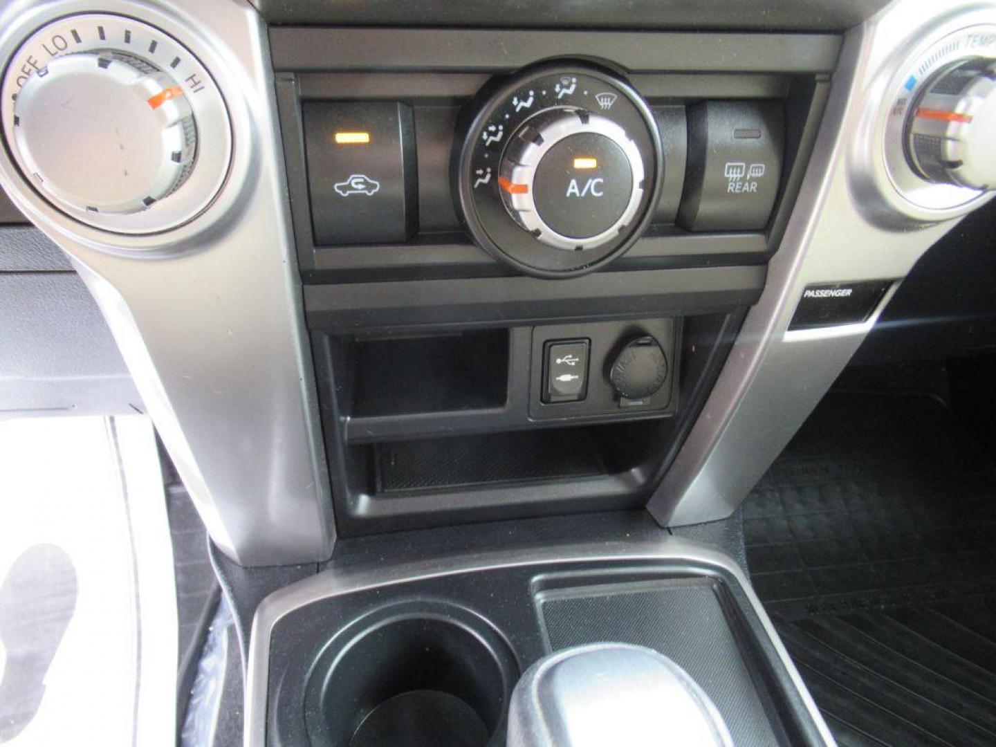 2015 WHITE TOYOTA 4RUNNER SR5 (JTEZU5JR5F5) with an 4.0L engine, Automatic transmission, located at 908 SE 14th Street, Des Moines, IA, 50317, (515) 281-0330, 41.580303, -93.597046 - Photo#21