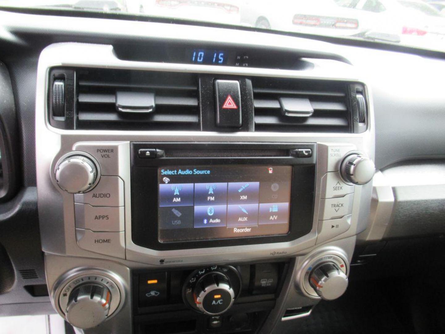 2015 WHITE TOYOTA 4RUNNER SR5 (JTEZU5JR5F5) with an 4.0L engine, Automatic transmission, located at 908 SE 14th Street, Des Moines, IA, 50317, (515) 281-0330, 41.580303, -93.597046 - Photo#22