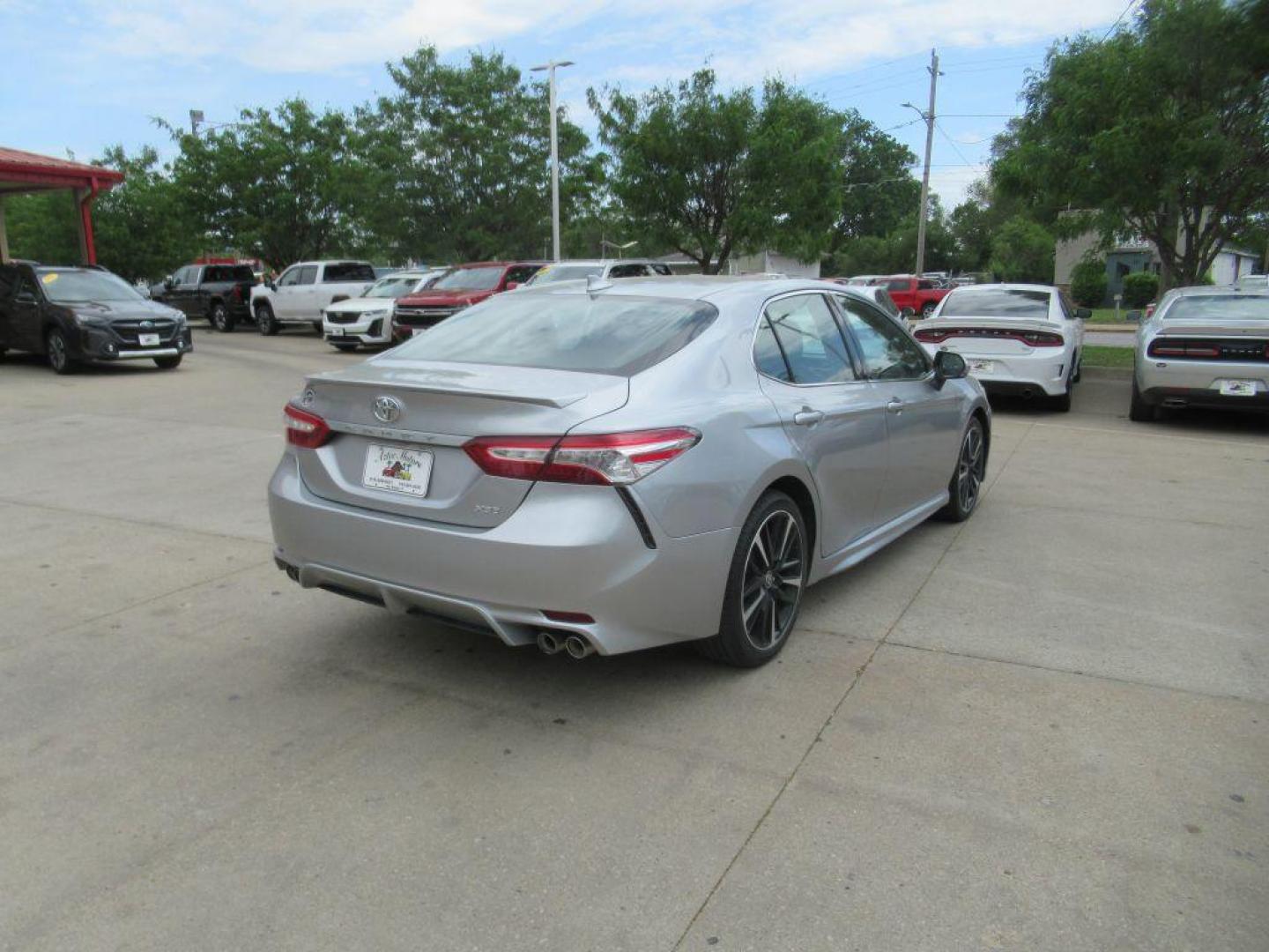 2020 SILVER TOYOTA CAMRY XSE (4T1K61AK0LU) with an 2.5L engine, Automatic transmission, located at 908 SE 14th Street, Des Moines, IA, 50317, (515) 281-0330, 41.580303, -93.597046 - Photo#4
