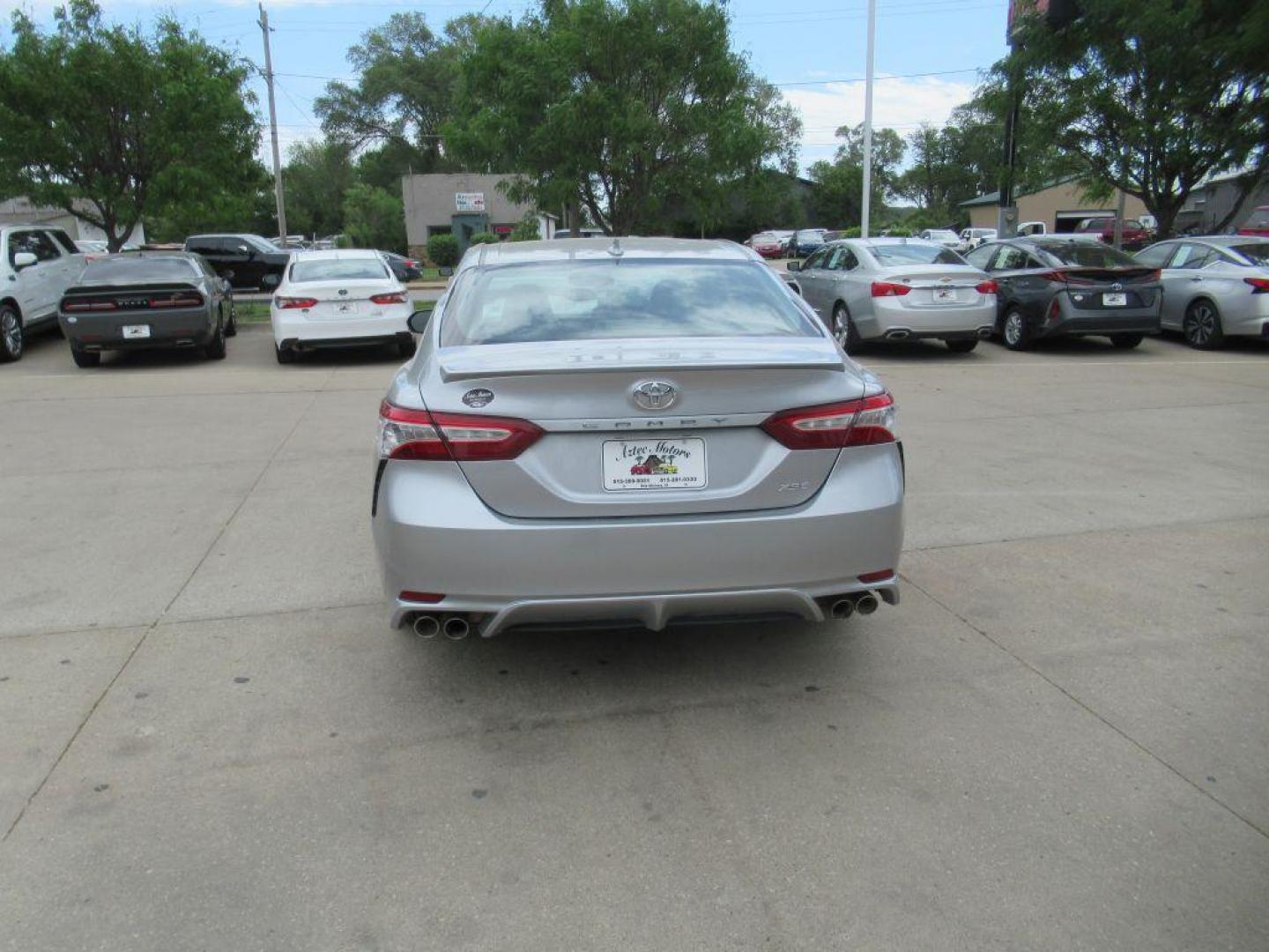 2020 SILVER TOYOTA CAMRY XSE (4T1K61AK0LU) with an 2.5L engine, Automatic transmission, located at 908 SE 14th Street, Des Moines, IA, 50317, (515) 281-0330, 41.580303, -93.597046 - Photo#5