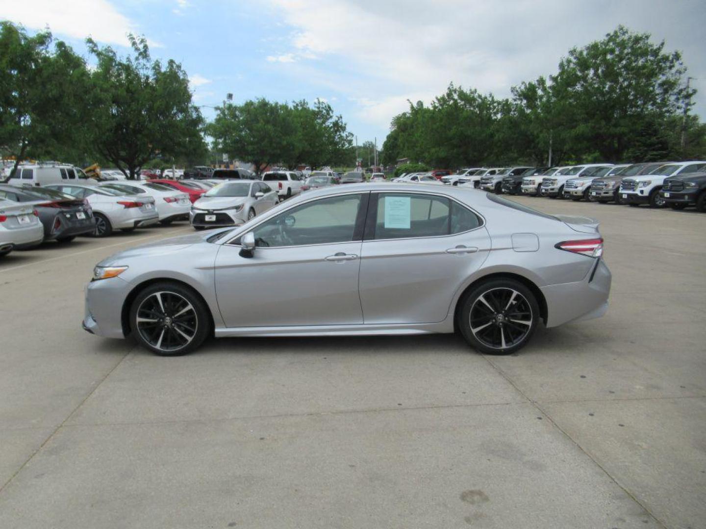 2020 SILVER TOYOTA CAMRY XSE (4T1K61AK0LU) with an 2.5L engine, Automatic transmission, located at 908 SE 14th Street, Des Moines, IA, 50317, (515) 281-0330, 41.580303, -93.597046 - Photo#7