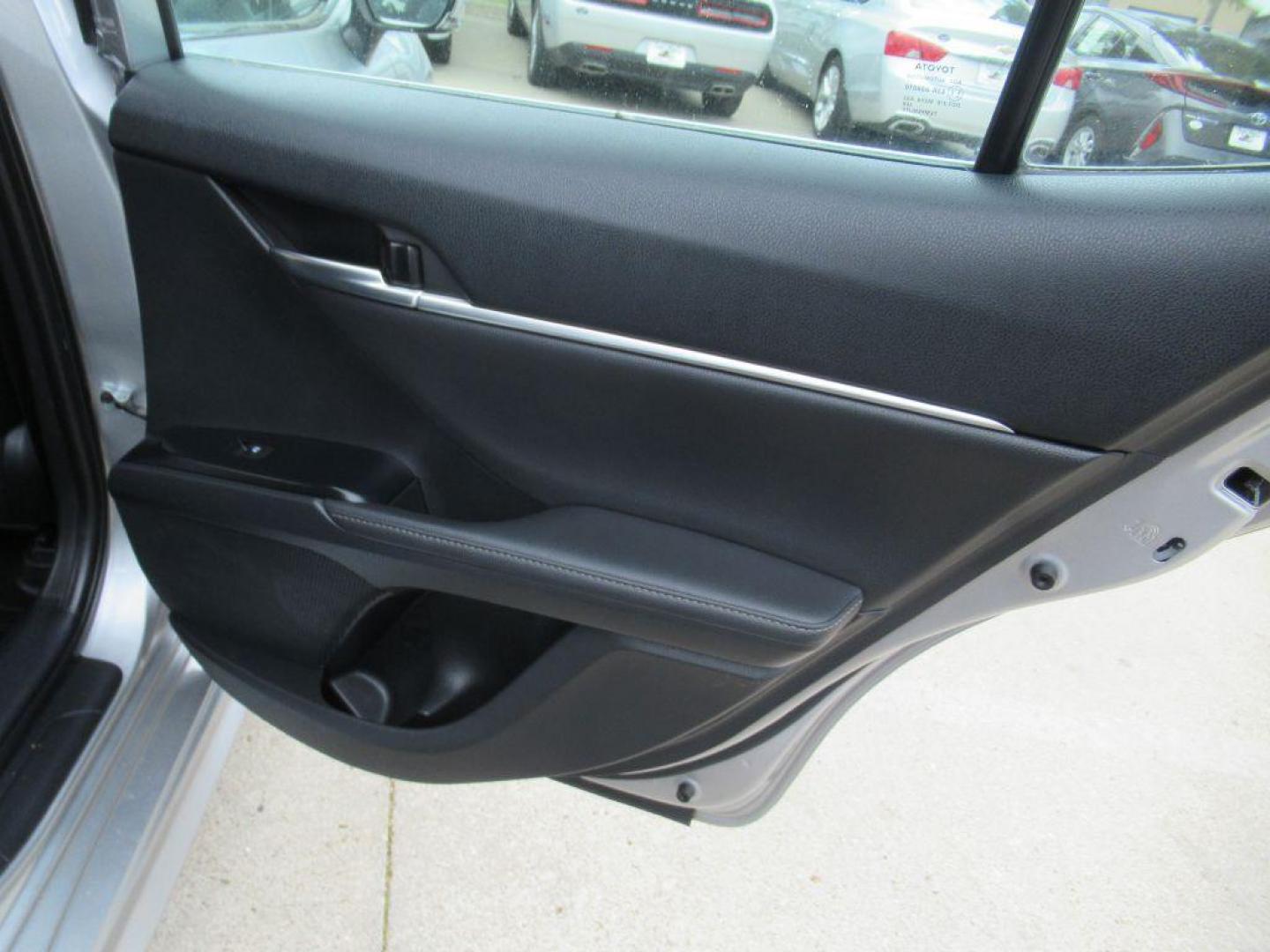 2020 SILVER TOYOTA CAMRY XSE (4T1K61AK0LU) with an 2.5L engine, Automatic transmission, located at 908 SE 14th Street, Des Moines, IA, 50317, (515) 281-0330, 41.580303, -93.597046 - Photo#11