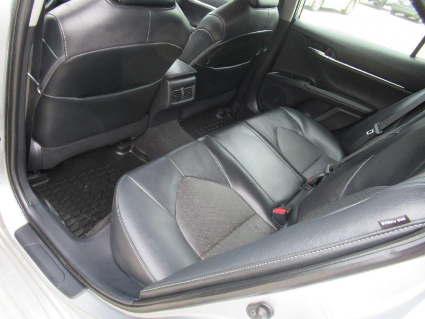 2020 SILVER TOYOTA CAMRY XSE (4T1K61AK0LU) with an 2.5L engine, Automatic transmission, located at 908 SE 14th Street, Des Moines, IA, 50317, (515) 281-0330, 41.580303, -93.597046 - Photo#15