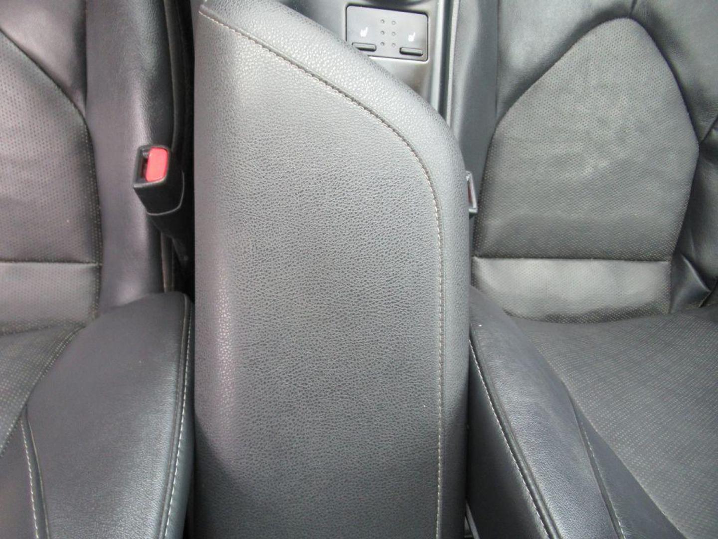 2020 SILVER TOYOTA CAMRY XSE (4T1K61AK0LU) with an 2.5L engine, Automatic transmission, located at 908 SE 14th Street, Des Moines, IA, 50317, (515) 281-0330, 41.580303, -93.597046 - Photo#18