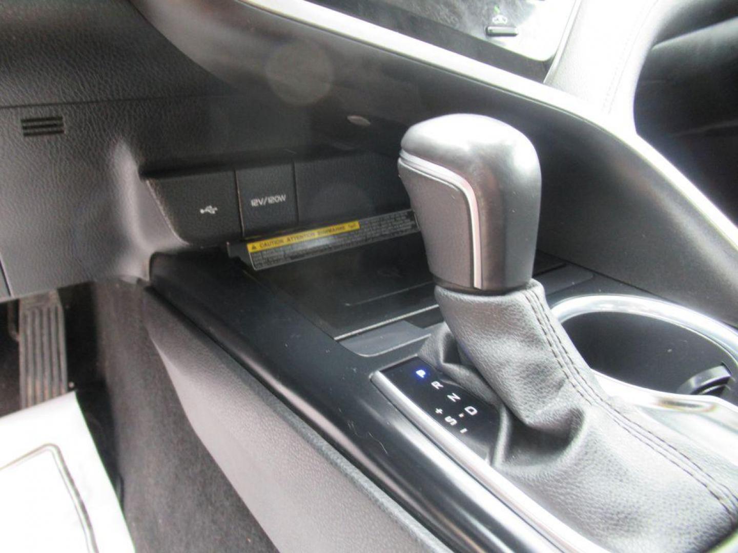 2020 SILVER TOYOTA CAMRY XSE (4T1K61AK0LU) with an 2.5L engine, Automatic transmission, located at 908 SE 14th Street, Des Moines, IA, 50317, (515) 281-0330, 41.580303, -93.597046 - Photo#20