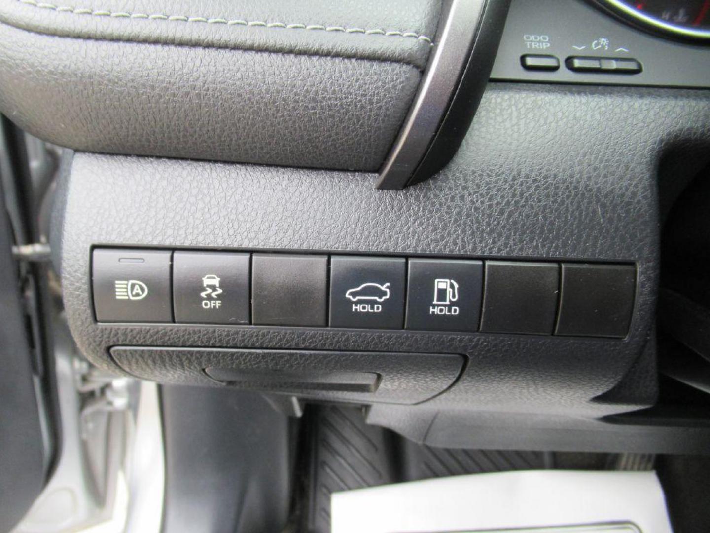 2020 SILVER TOYOTA CAMRY XSE (4T1K61AK0LU) with an 2.5L engine, Automatic transmission, located at 908 SE 14th Street, Des Moines, IA, 50317, (515) 281-0330, 41.580303, -93.597046 - Photo#24