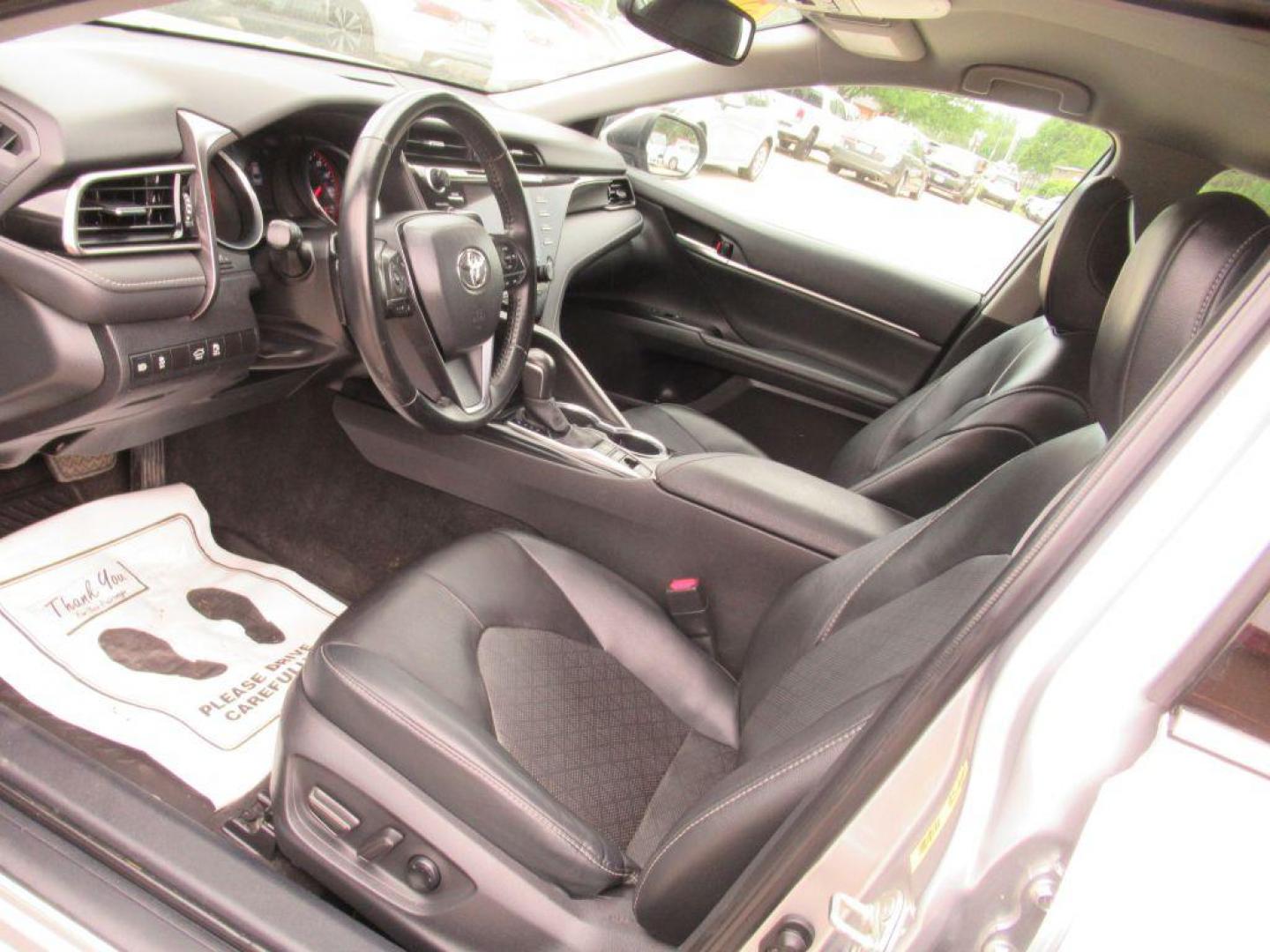 2020 SILVER TOYOTA CAMRY XSE (4T1K61AK0LU) with an 2.5L engine, Automatic transmission, located at 908 SE 14th Street, Des Moines, IA, 50317, (515) 281-0330, 41.580303, -93.597046 - Photo#26