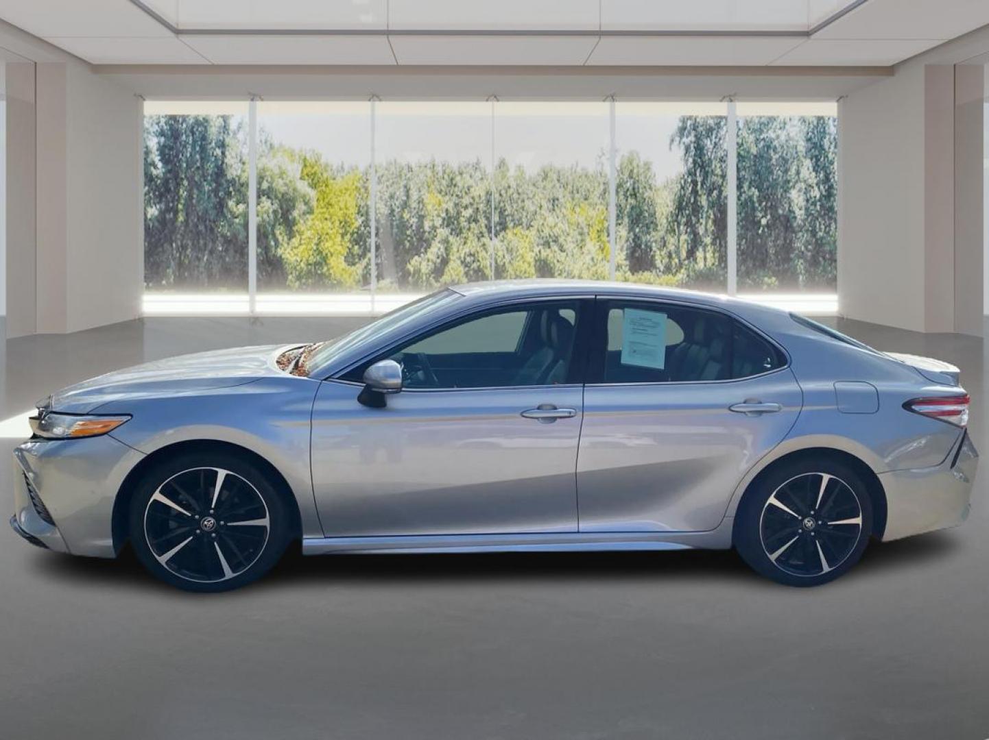 2020 SILVER TOYOTA CAMRY XSE (4T1K61AK0LU) with an 2.5L engine, Automatic transmission, located at 908 SE 14th Street, Des Moines, IA, 50317, (515) 281-0330, 41.580303, -93.597046 - Photo#5