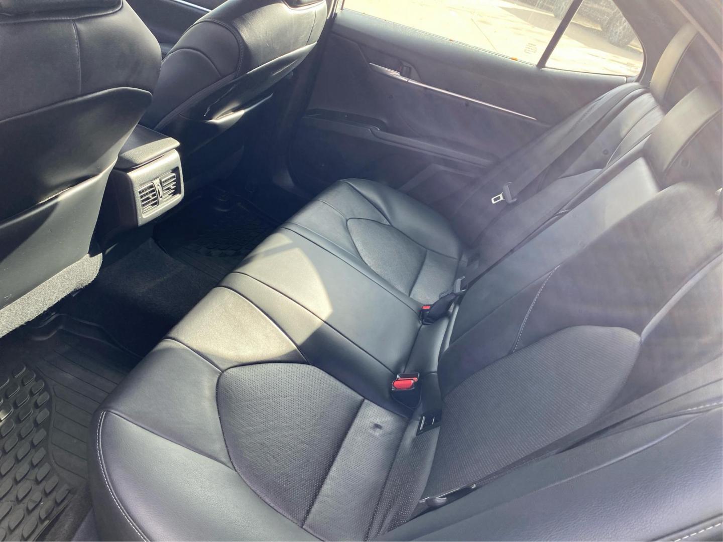 2020 SILVER TOYOTA CAMRY XSE (4T1K61AK0LU) with an 2.5L engine, Automatic transmission, located at 908 SE 14th Street, Des Moines, IA, 50317, (515) 281-0330, 41.580303, -93.597046 - Photo#9