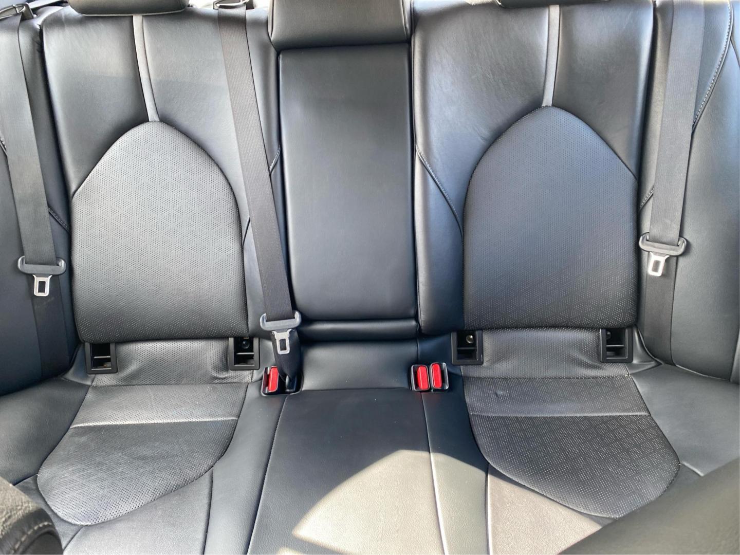 2020 SILVER TOYOTA CAMRY XSE (4T1K61AK0LU) with an 2.5L engine, Automatic transmission, located at 908 SE 14th Street, Des Moines, IA, 50317, (515) 281-0330, 41.580303, -93.597046 - Photo#13