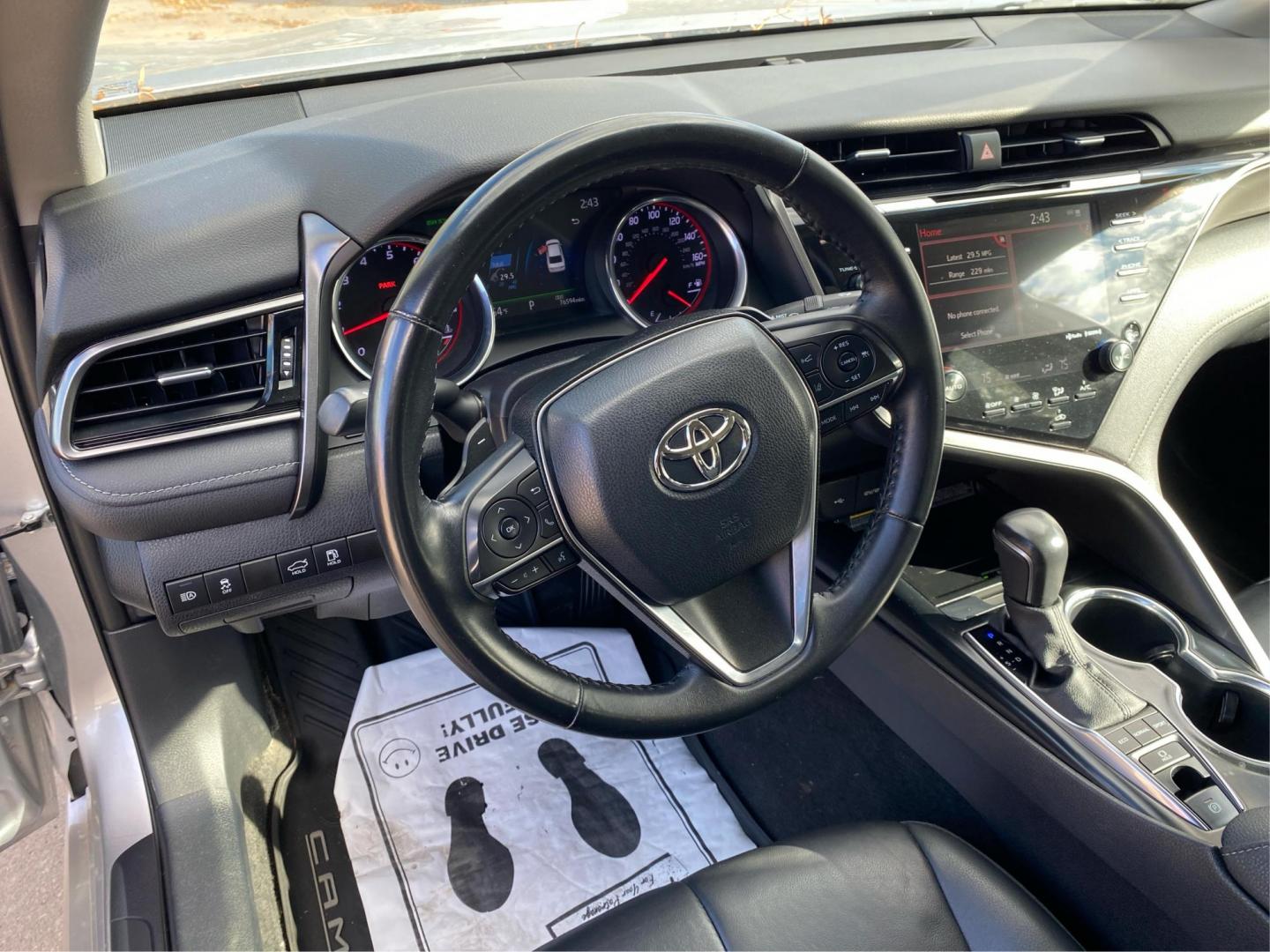 2020 SILVER TOYOTA CAMRY XSE (4T1K61AK0LU) with an 2.5L engine, Automatic transmission, located at 908 SE 14th Street, Des Moines, IA, 50317, (515) 281-0330, 41.580303, -93.597046 - Photo#15