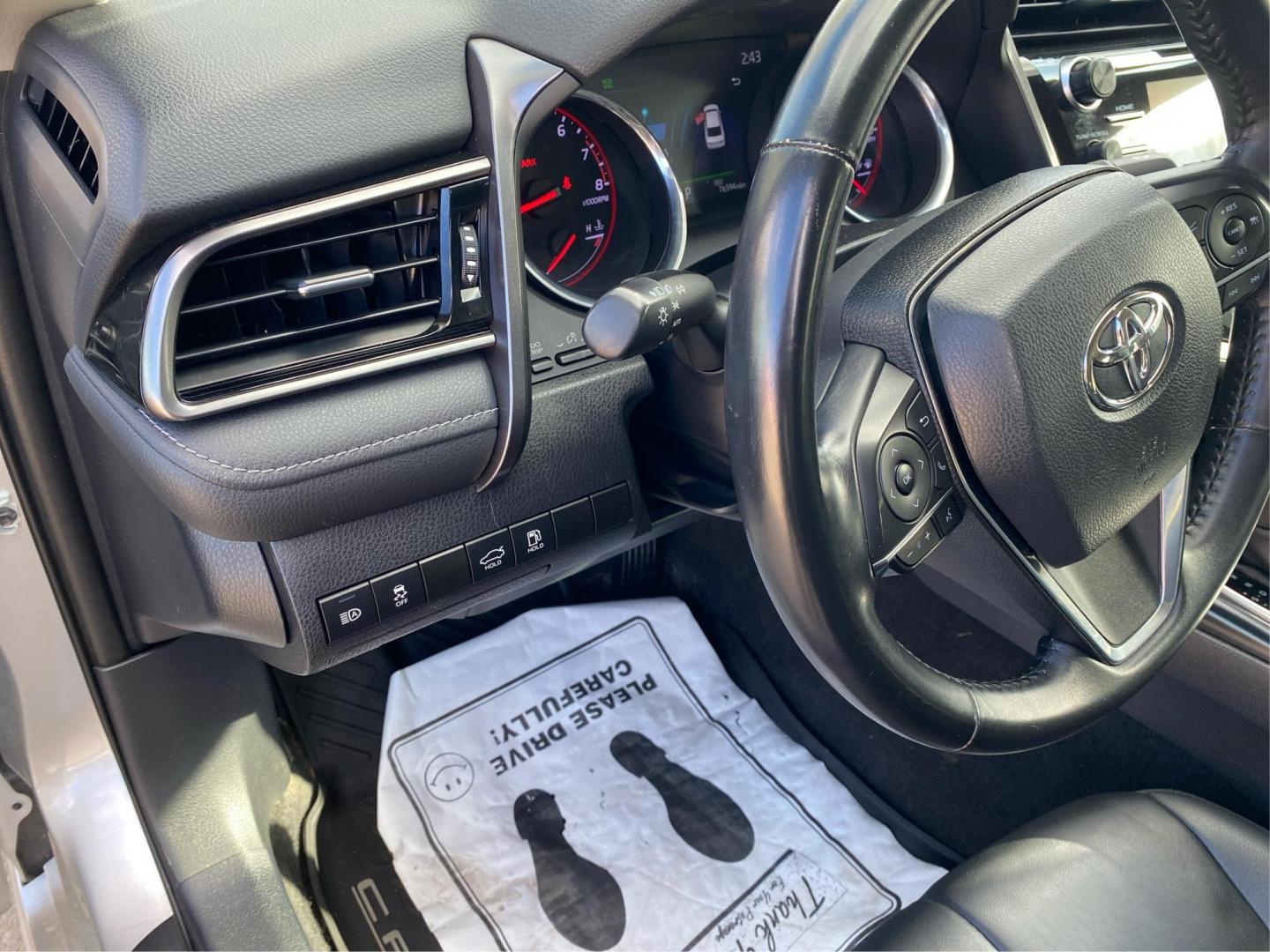 2020 SILVER TOYOTA CAMRY XSE (4T1K61AK0LU) with an 2.5L engine, Automatic transmission, located at 908 SE 14th Street, Des Moines, IA, 50317, (515) 281-0330, 41.580303, -93.597046 - Photo#16