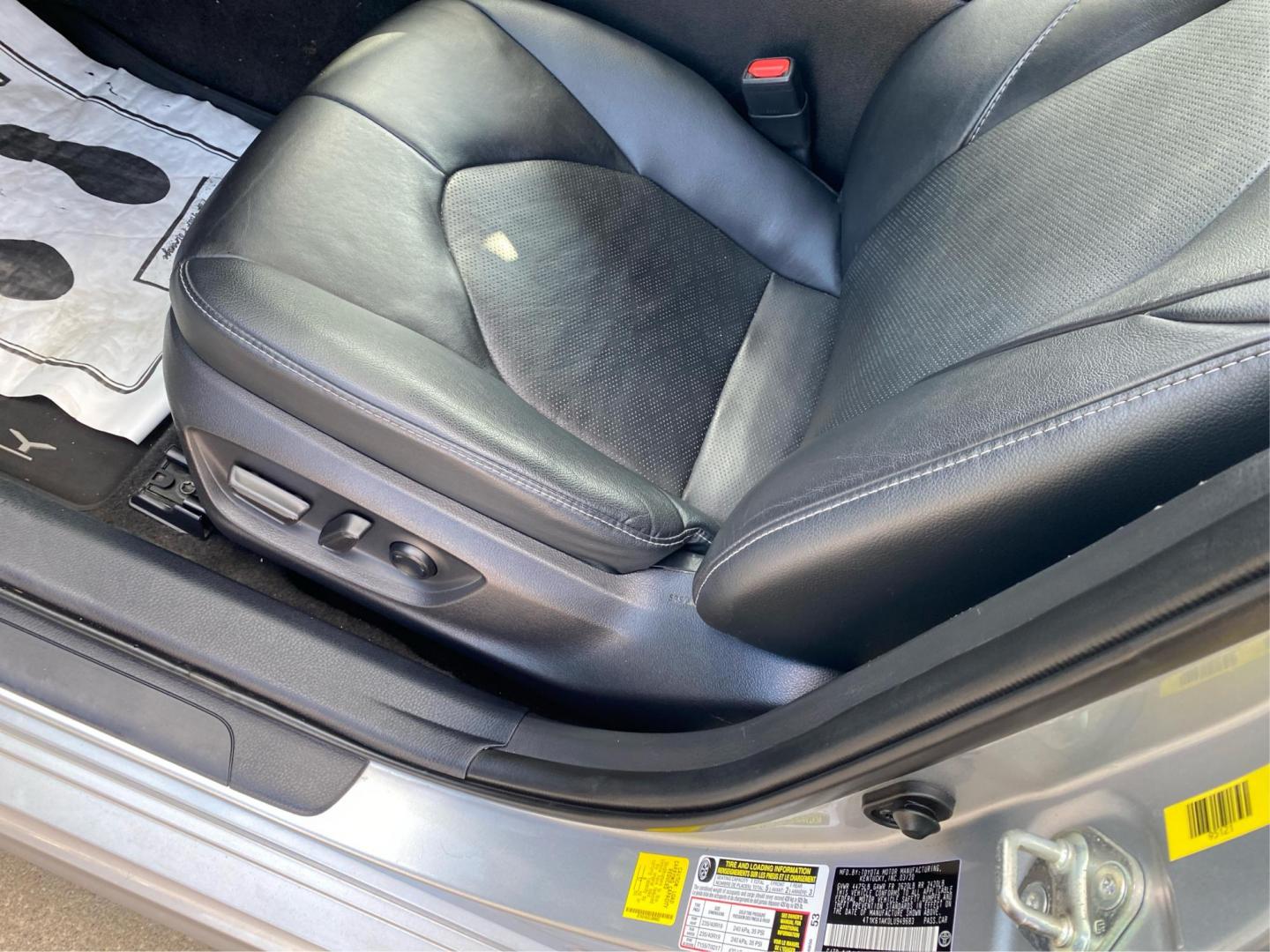 2020 SILVER TOYOTA CAMRY XSE (4T1K61AK0LU) with an 2.5L engine, Automatic transmission, located at 908 SE 14th Street, Des Moines, IA, 50317, (515) 281-0330, 41.580303, -93.597046 - Photo#17