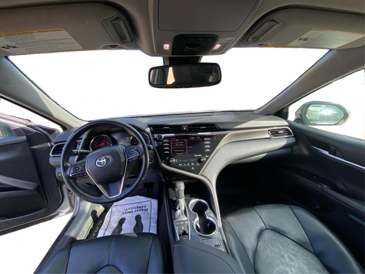 2020 SILVER TOYOTA CAMRY XSE (4T1K61AK0LU) with an 2.5L engine, Automatic transmission, located at 908 SE 14th Street, Des Moines, IA, 50317, (515) 281-0330, 41.580303, -93.597046 - Photo#21