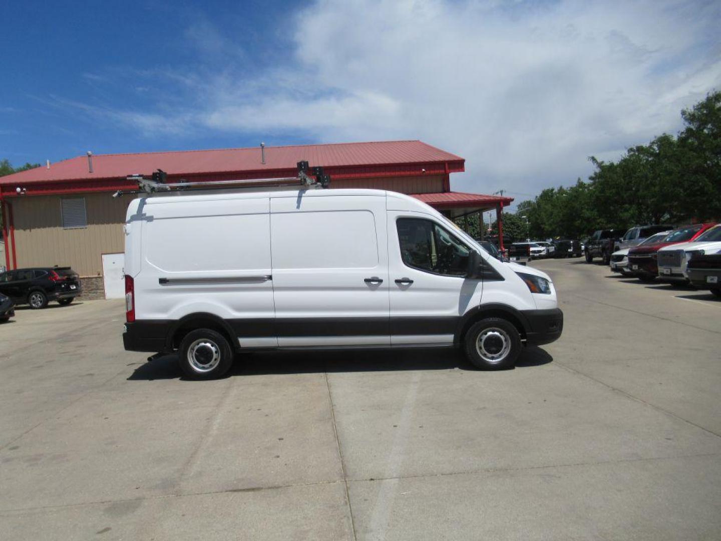 2021 WHITE FORD TRANSIT T-250 (1FTBR1C8XMK) with an 3.5L engine, Automatic transmission, located at 908 SE 14th Street, Des Moines, IA, 50317, (515) 281-0330, 41.580303, -93.597046 - Photo#3