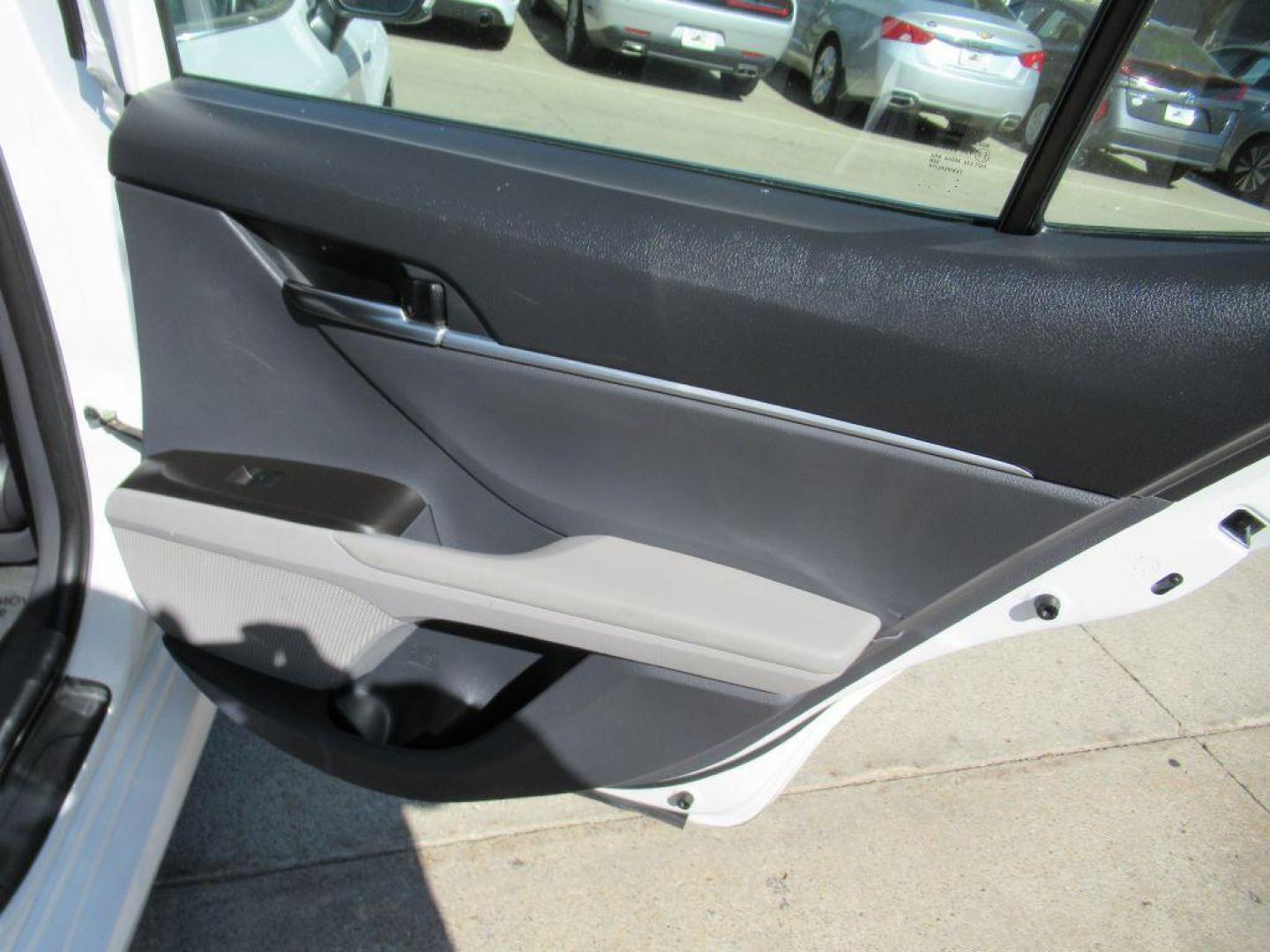 2021 WHITE TOYOTA CAMRY LE (4T1C31AKXMU) with an 2.5L engine, Continuously Variable transmission, located at 908 SE 14th Street, Des Moines, IA, 50317, (515) 281-0330, 41.580303, -93.597046 - Photo#11