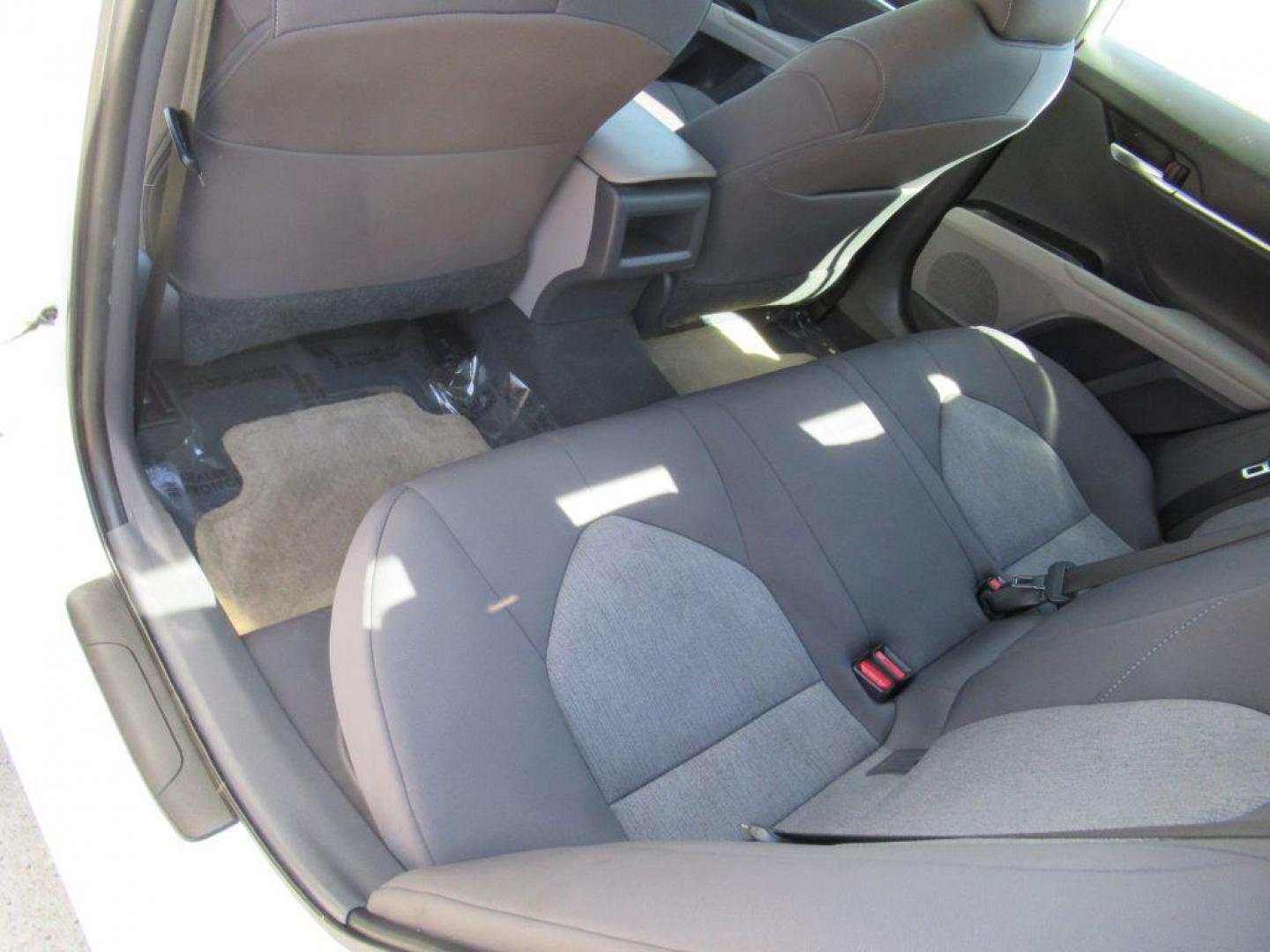 2021 WHITE TOYOTA CAMRY LE (4T1C31AKXMU) with an 2.5L engine, Continuously Variable transmission, located at 908 SE 14th Street, Des Moines, IA, 50317, (515) 281-0330, 41.580303, -93.597046 - Photo#15