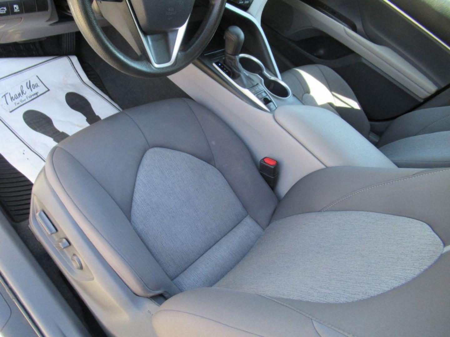 2021 WHITE TOYOTA CAMRY LE (4T1C31AKXMU) with an 2.5L engine, Continuously Variable transmission, located at 908 SE 14th Street, Des Moines, IA, 50317, (515) 281-0330, 41.580303, -93.597046 - Photo#16