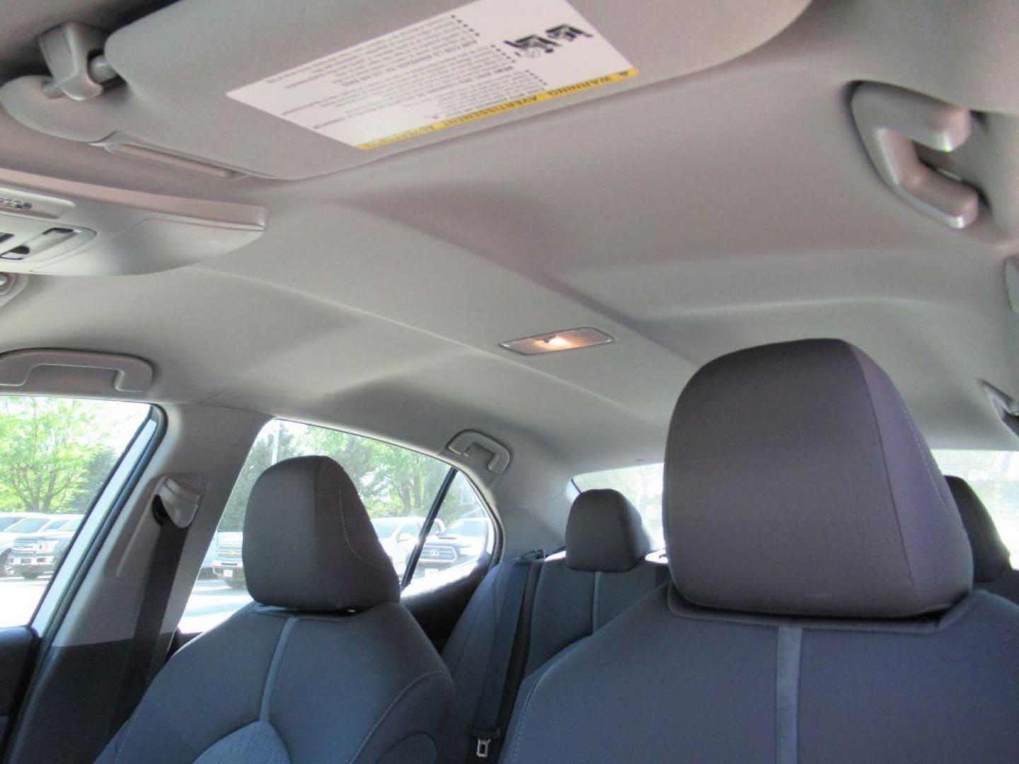 2021 WHITE TOYOTA CAMRY LE (4T1C31AKXMU) with an 2.5L engine, Continuously Variable transmission, located at 908 SE 14th Street, Des Moines, IA, 50317, (515) 281-0330, 41.580303, -93.597046 - Photo#17