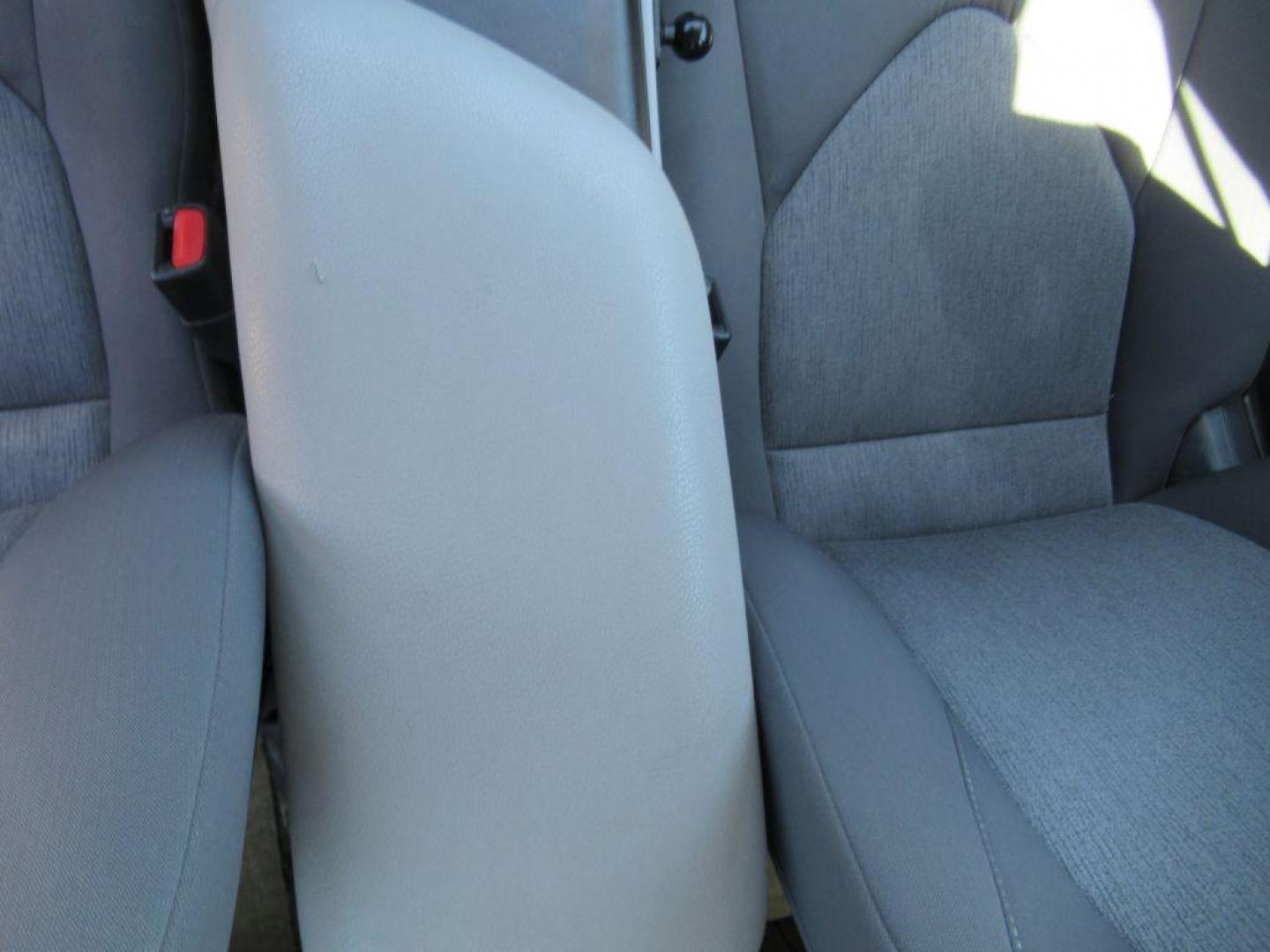 2021 WHITE TOYOTA CAMRY LE (4T1C31AKXMU) with an 2.5L engine, Continuously Variable transmission, located at 908 SE 14th Street, Des Moines, IA, 50317, (515) 281-0330, 41.580303, -93.597046 - Photo#18