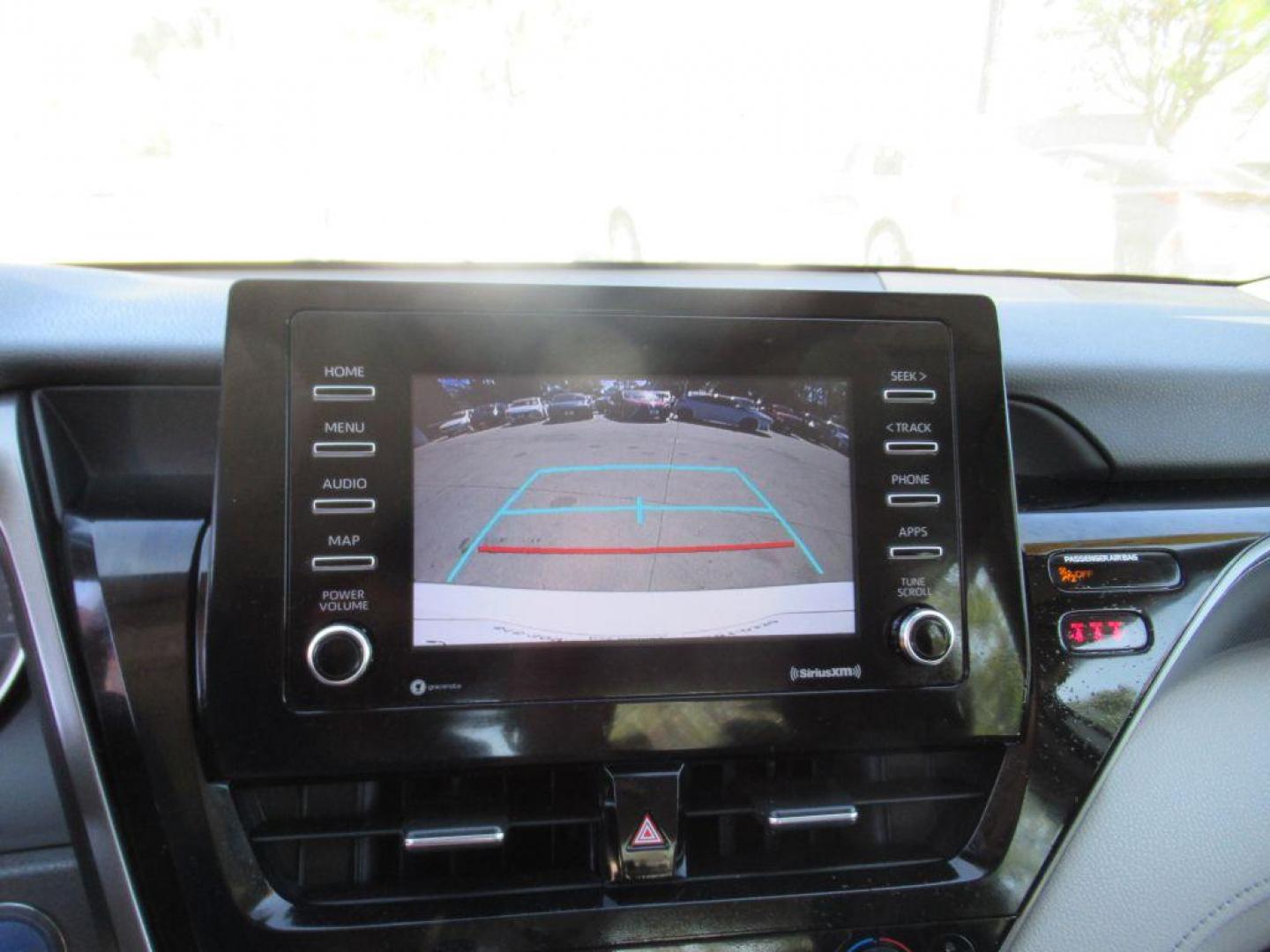 2021 WHITE TOYOTA CAMRY LE (4T1C31AKXMU) with an 2.5L engine, Continuously Variable transmission, located at 908 SE 14th Street, Des Moines, IA, 50317, (515) 281-0330, 41.580303, -93.597046 - Photo#21