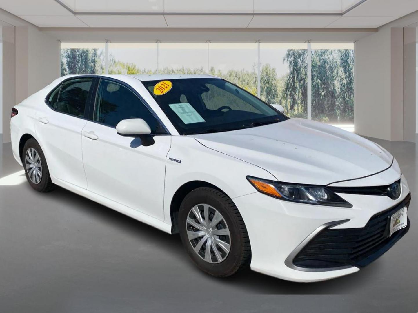 2021 WHITE TOYOTA CAMRY LE (4T1C31AKXMU) with an 2.5L engine, Continuously Variable transmission, located at 908 SE 14th Street, Des Moines, IA, 50317, (515) 281-0330, 41.580303, -93.597046 - Photo#0