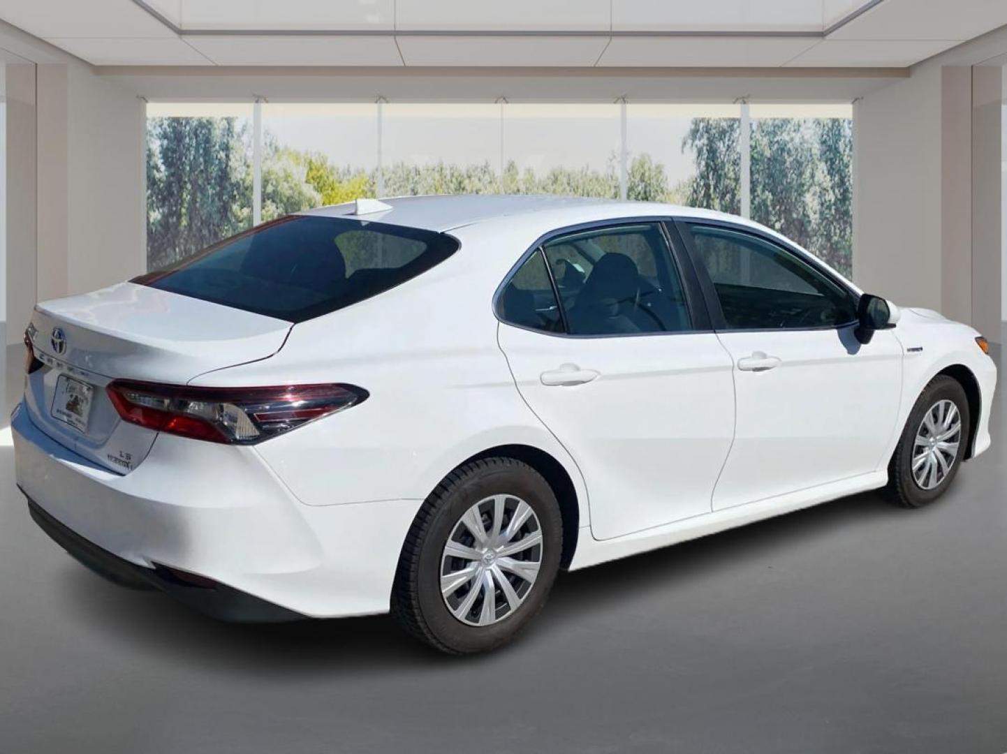 2021 WHITE TOYOTA CAMRY LE (4T1C31AKXMU) with an 2.5L engine, Continuously Variable transmission, located at 908 SE 14th Street, Des Moines, IA, 50317, (515) 281-0330, 41.580303, -93.597046 - Photo#2