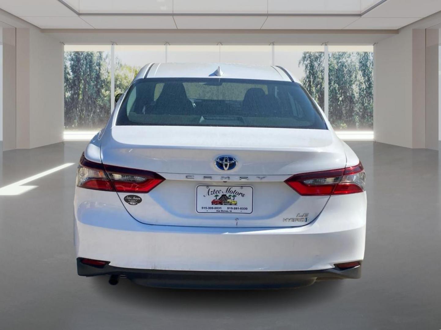 2021 WHITE TOYOTA CAMRY LE (4T1C31AKXMU) with an 2.5L engine, Continuously Variable transmission, located at 908 SE 14th Street, Des Moines, IA, 50317, (515) 281-0330, 41.580303, -93.597046 - Photo#3