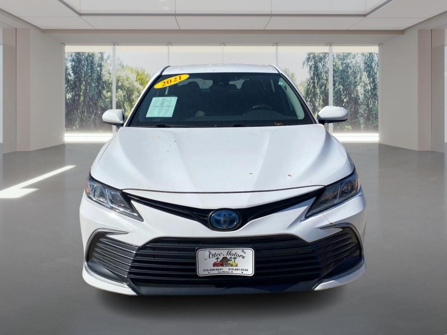 2021 WHITE TOYOTA CAMRY LE (4T1C31AKXMU) with an 2.5L engine, Continuously Variable transmission, located at 908 SE 14th Street, Des Moines, IA, 50317, (515) 281-0330, 41.580303, -93.597046 - Photo#6