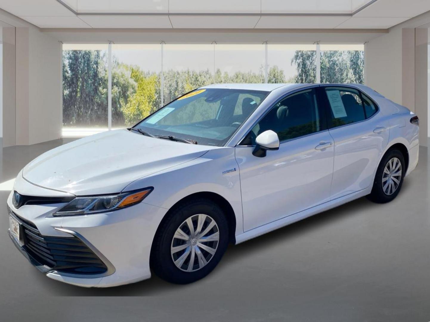 2021 WHITE TOYOTA CAMRY LE (4T1C31AKXMU) with an 2.5L engine, Continuously Variable transmission, located at 908 SE 14th Street, Des Moines, IA, 50317, (515) 281-0330, 41.580303, -93.597046 - Photo#7