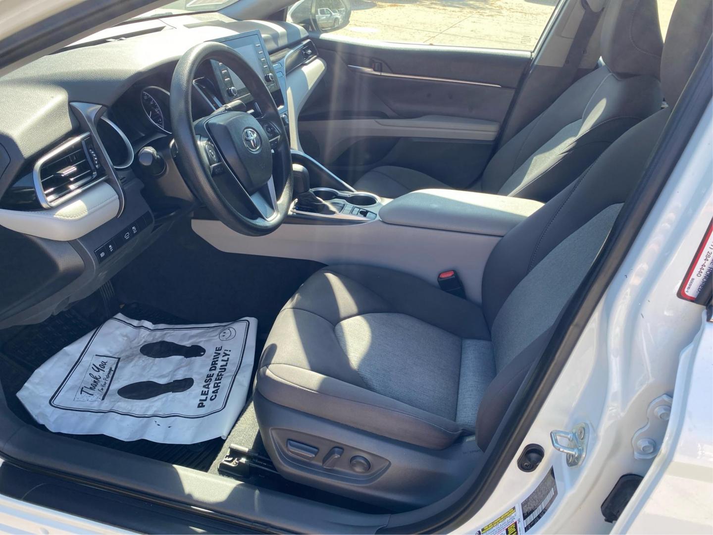 2021 WHITE TOYOTA CAMRY LE (4T1C31AKXMU) with an 2.5L engine, Continuously Variable transmission, located at 908 SE 14th Street, Des Moines, IA, 50317, (515) 281-0330, 41.580303, -93.597046 - Photo#8