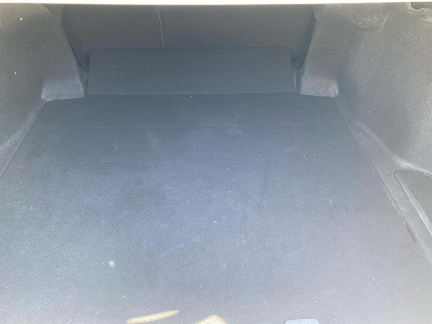 2021 WHITE TOYOTA CAMRY LE (4T1C31AKXMU) with an 2.5L engine, Continuously Variable transmission, located at 908 SE 14th Street, Des Moines, IA, 50317, (515) 281-0330, 41.580303, -93.597046 - Photo#12