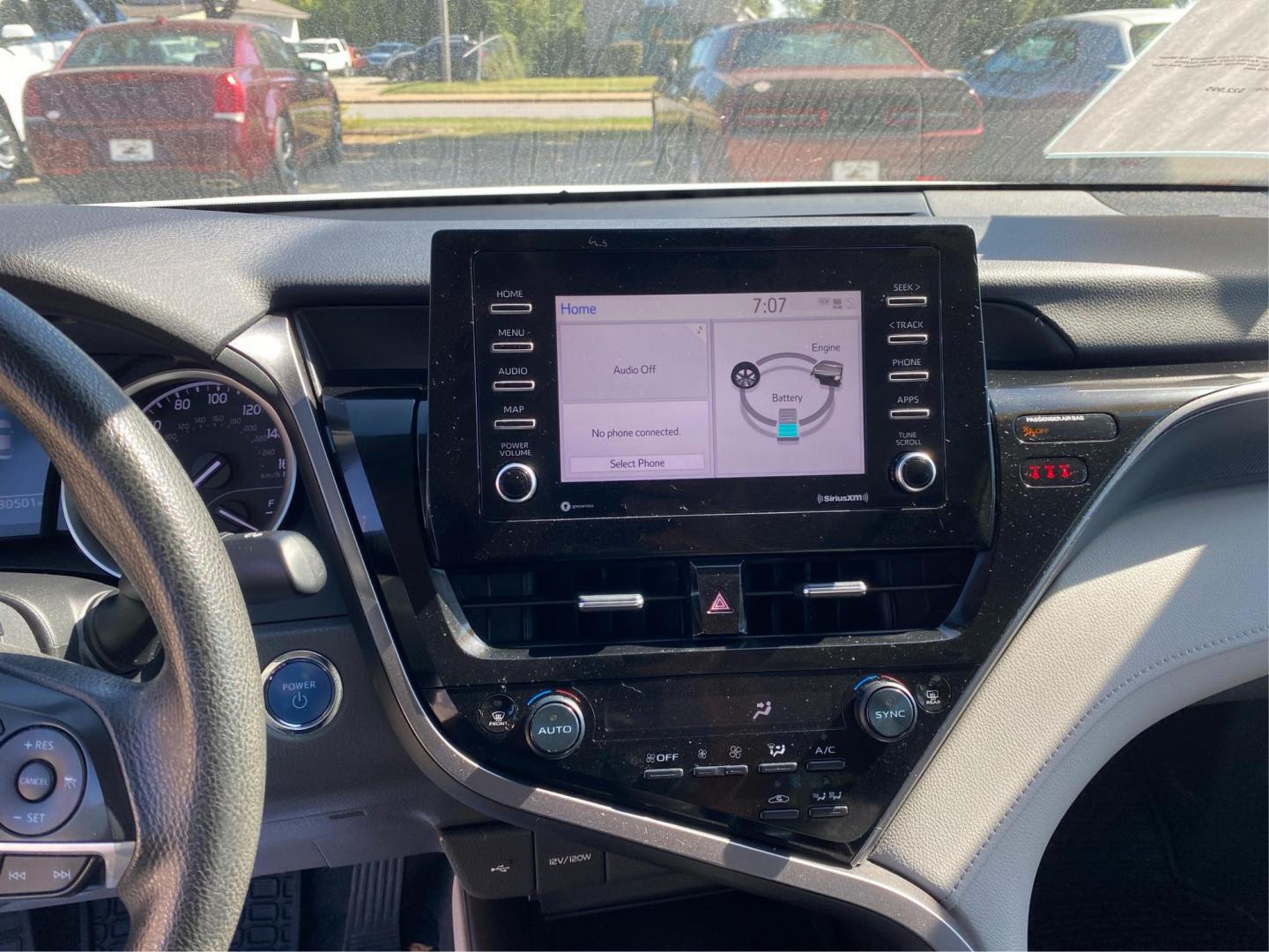 2021 WHITE TOYOTA CAMRY LE (4T1C31AKXMU) with an 2.5L engine, Continuously Variable transmission, located at 908 SE 14th Street, Des Moines, IA, 50317, (515) 281-0330, 41.580303, -93.597046 - Photo#13