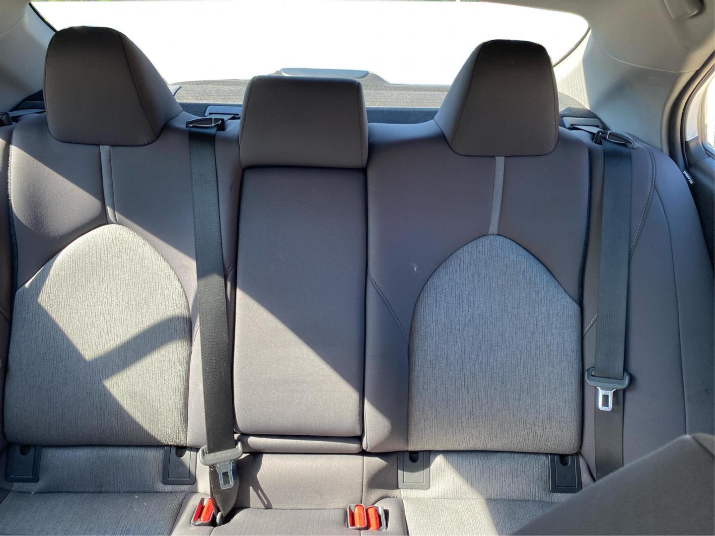 2021 WHITE TOYOTA CAMRY LE (4T1C31AKXMU) with an 2.5L engine, Continuously Variable transmission, located at 908 SE 14th Street, Des Moines, IA, 50317, (515) 281-0330, 41.580303, -93.597046 - Photo#14