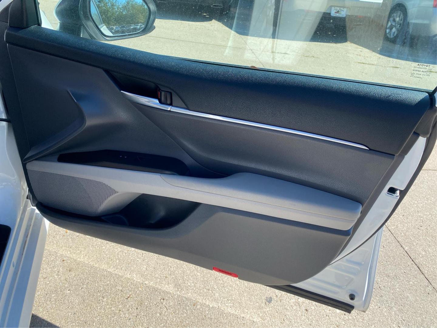 2021 WHITE TOYOTA CAMRY LE (4T1C31AKXMU) with an 2.5L engine, Continuously Variable transmission, located at 908 SE 14th Street, Des Moines, IA, 50317, (515) 281-0330, 41.580303, -93.597046 - Photo#20