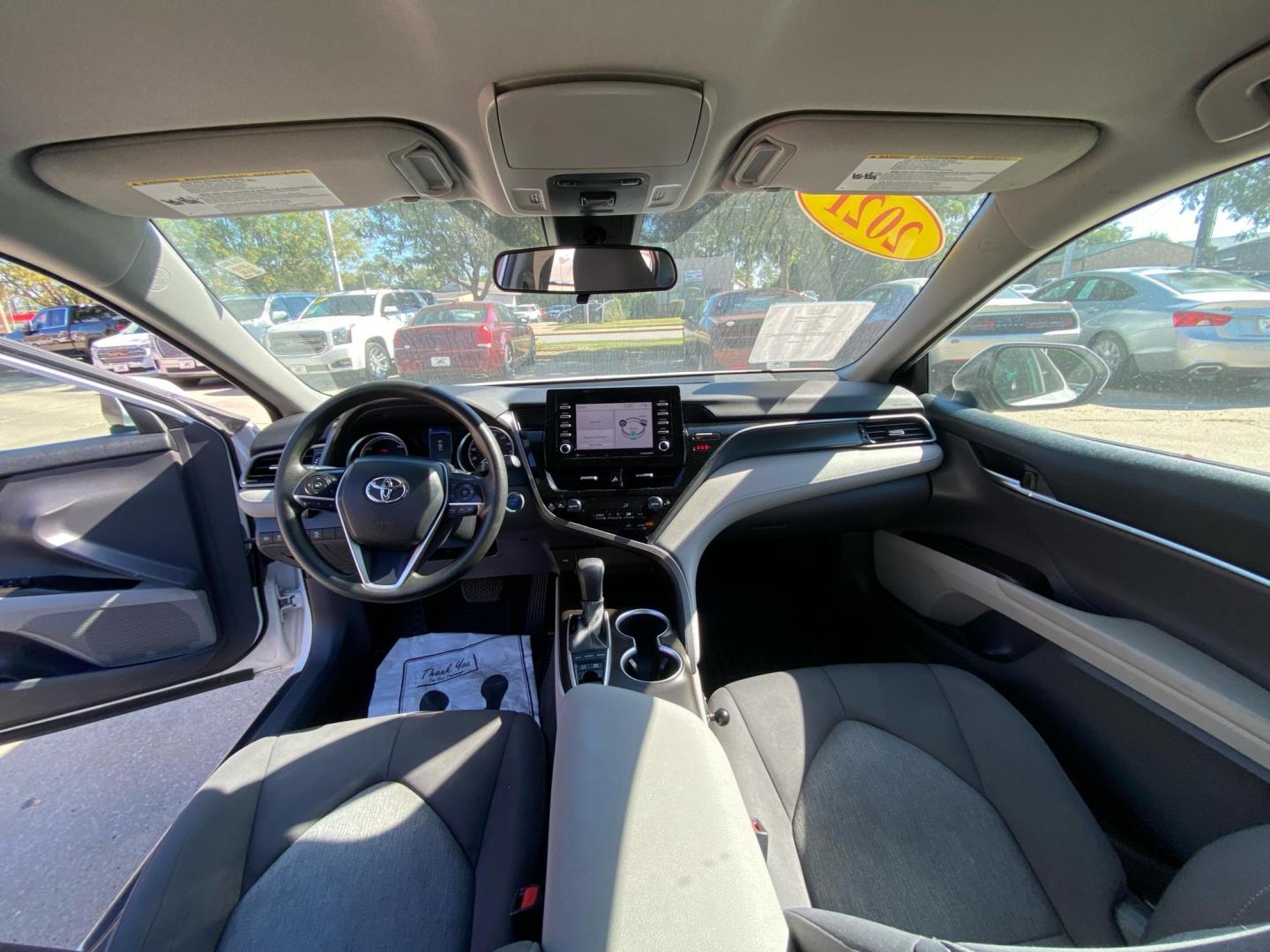 2021 WHITE TOYOTA CAMRY LE (4T1C31AKXMU) with an 2.5L engine, Continuously Variable transmission, located at 908 SE 14th Street, Des Moines, IA, 50317, (515) 281-0330, 41.580303, -93.597046 - Photo#21