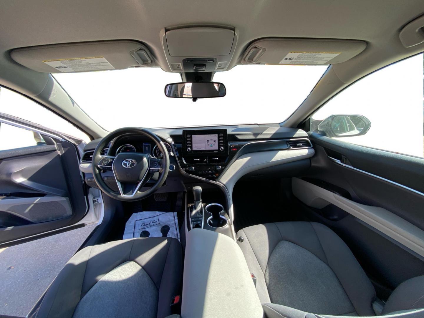 2021 WHITE TOYOTA CAMRY LE (4T1C31AKXMU) with an 2.5L engine, Continuously Variable transmission, located at 908 SE 14th Street, Des Moines, IA, 50317, (515) 281-0330, 41.580303, -93.597046 - Photo#22