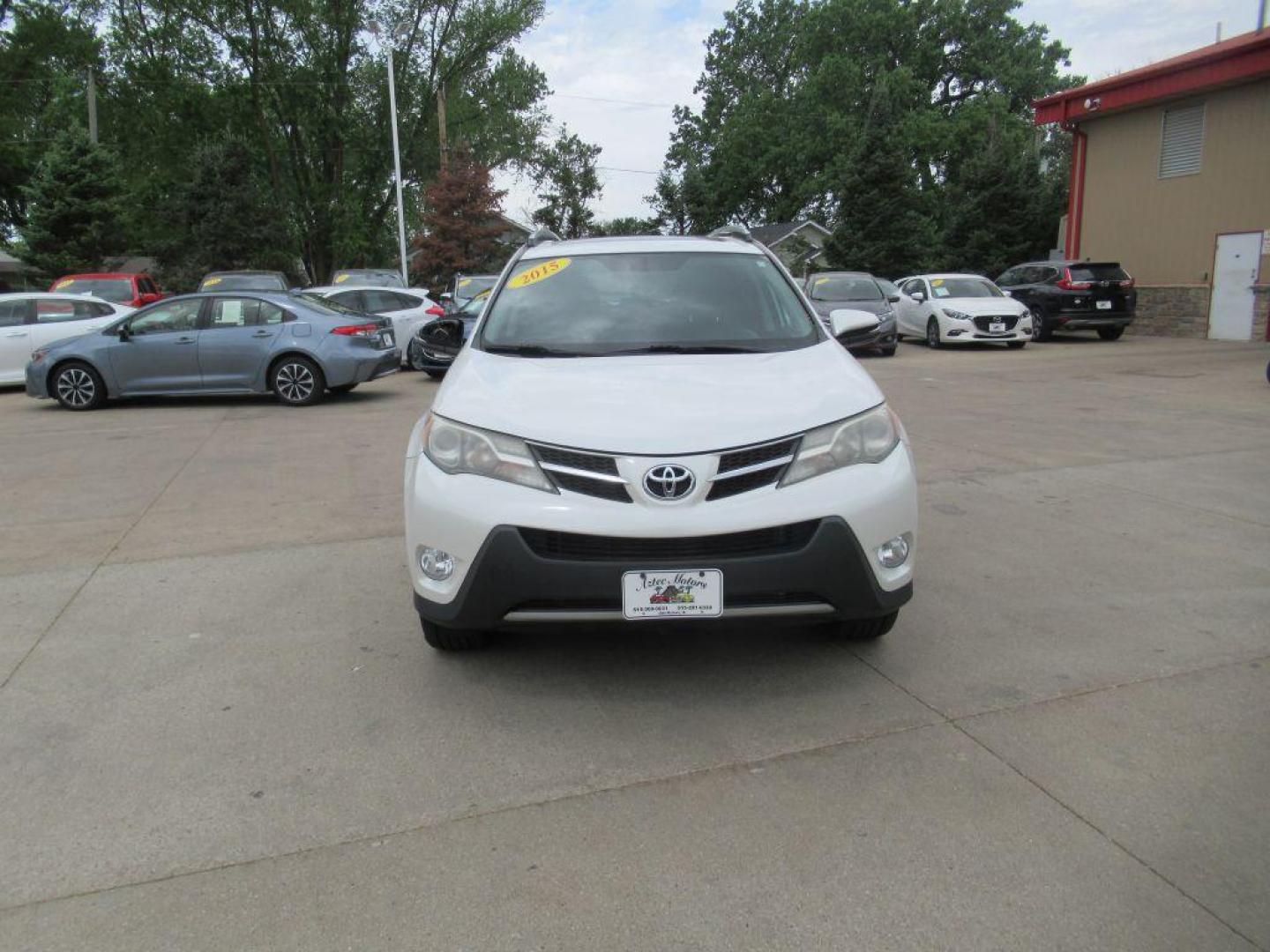 2015 WHITE TOYOTA RAV4 LIMITED (2T3DFREVXFW) with an 2.5L engine, Automatic transmission, located at 908 SE 14th Street, Des Moines, IA, 50317, (515) 281-0330, 41.580303, -93.597046 - Photo#1